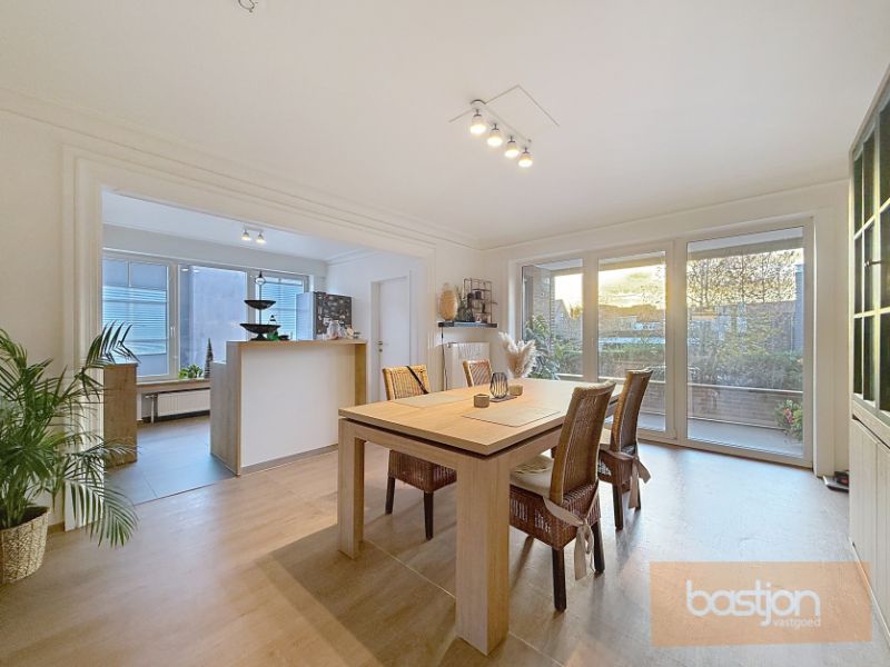 Prachtig gerenoveerd appartement met 2 slaapkamers foto 6