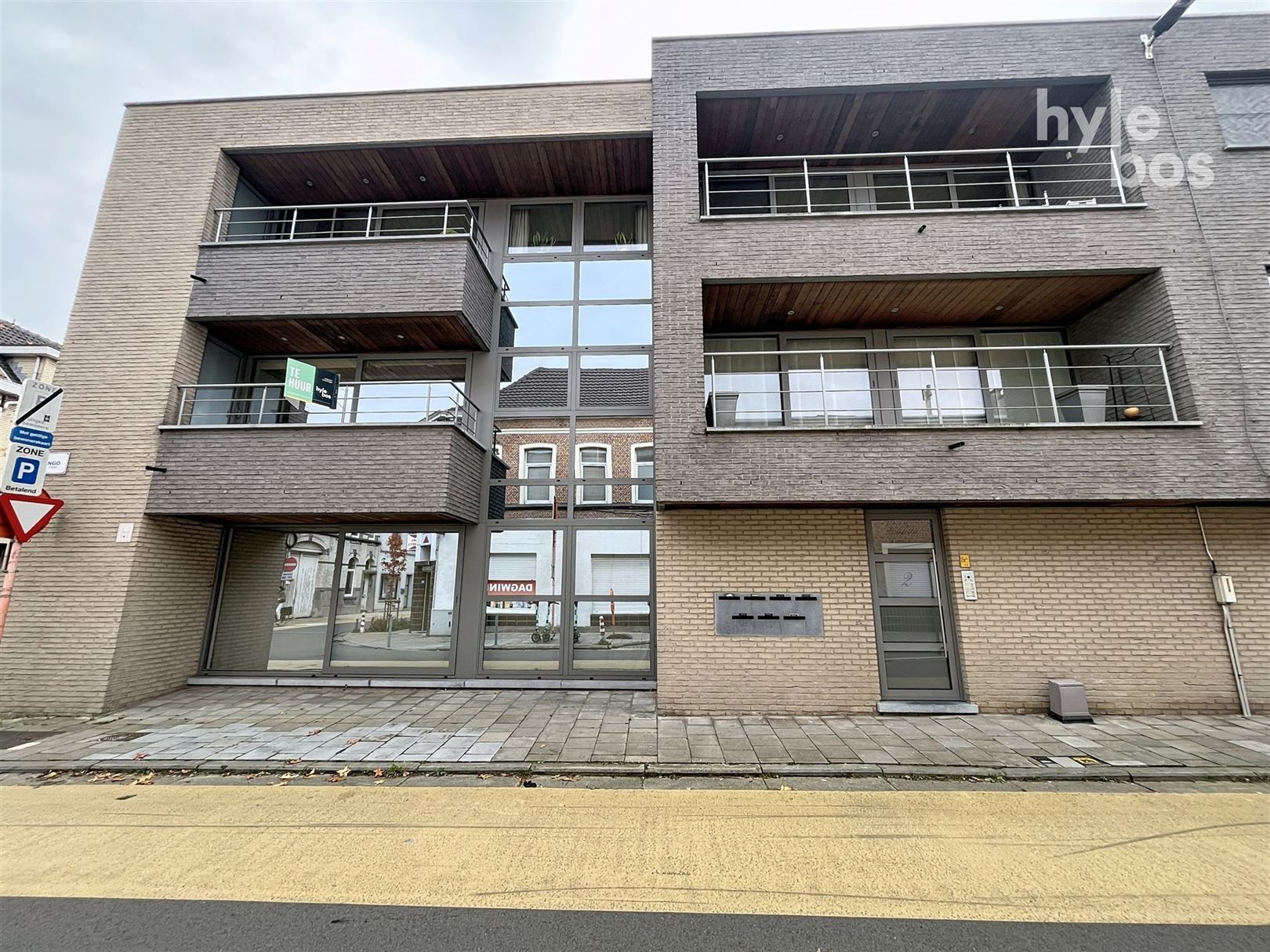 Centraal gelegen, instapklaar appartement met parking foto {{pictureIndex}}