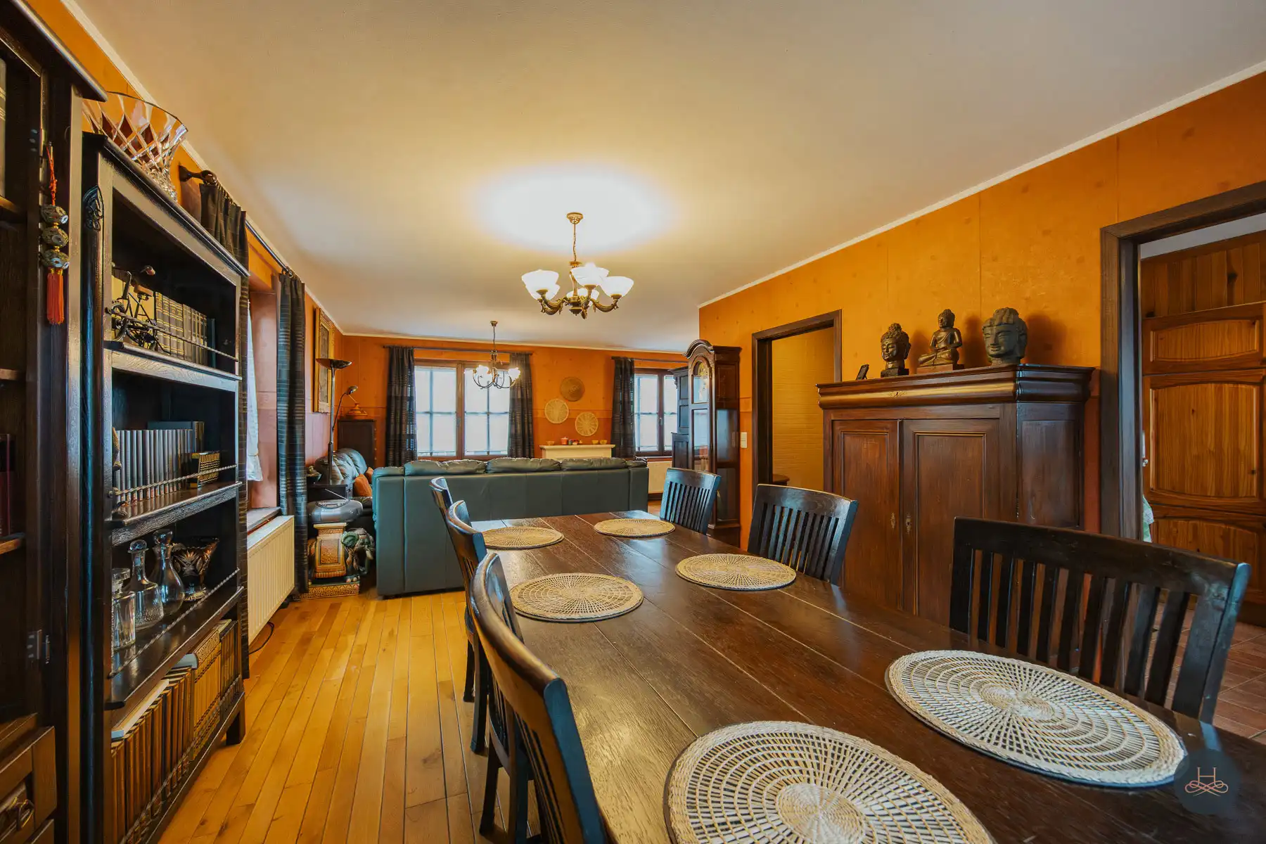 Warme, halfopen energiezuinige woning met dubbele garage foto 12