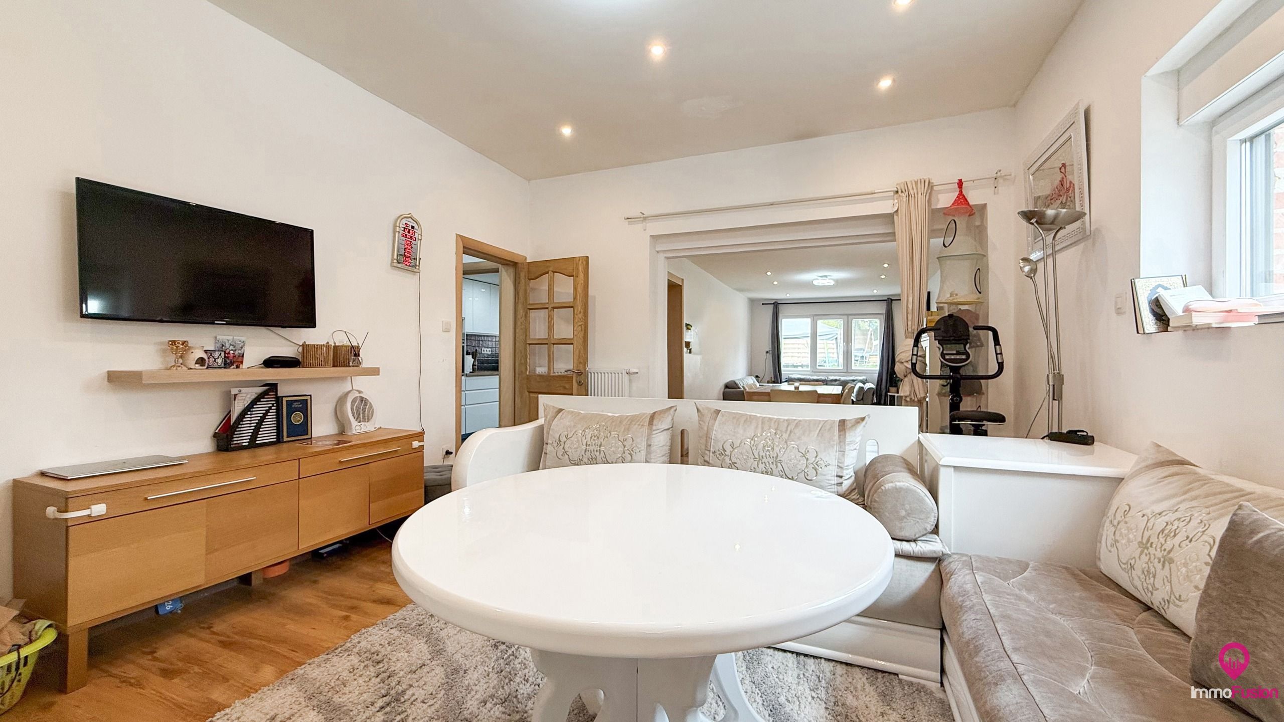 Woning met handelsruimte en 203 m² woonopp. te Houthalen! foto 3