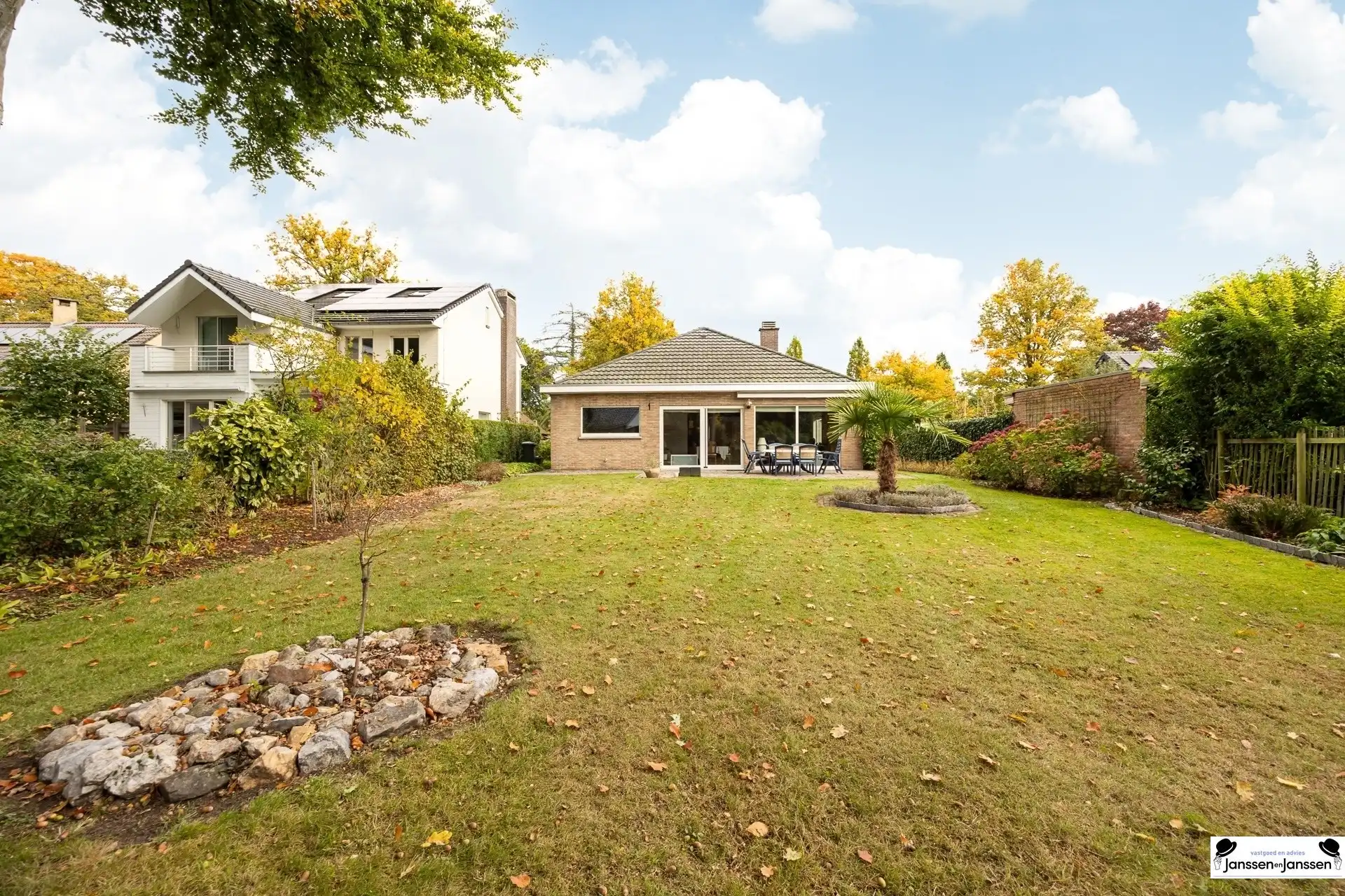 Verrassend ruime villa met ZW-gerichte tuin!  foto 22