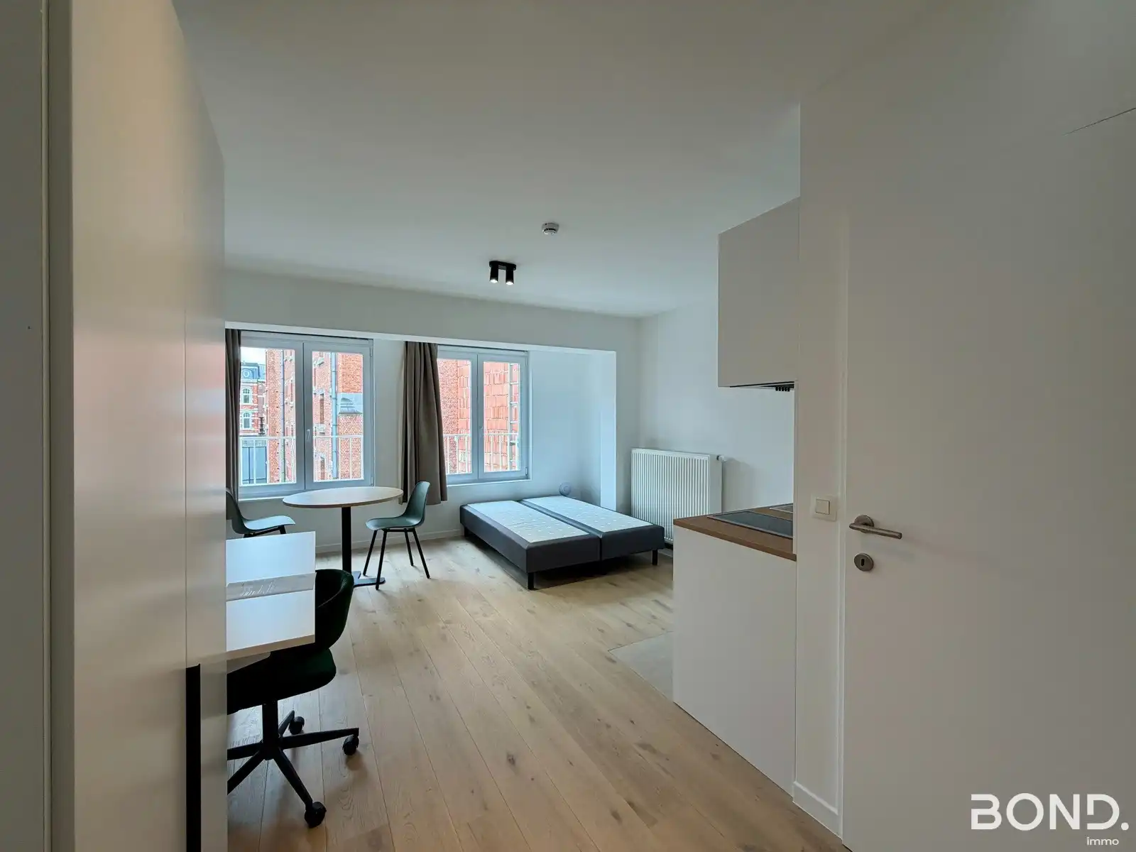 Lichtrijke studentenkamer met eigen badkamer op toplocatie foto 4