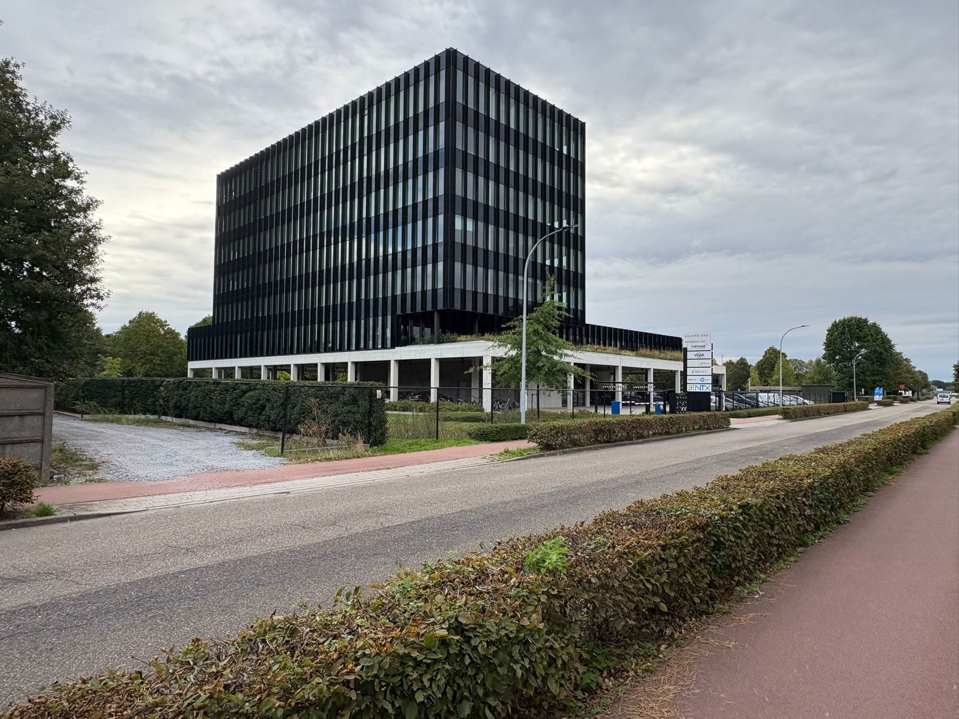 Kantoorgebouw "Square One" - kantoor 457m² te huur foto 13