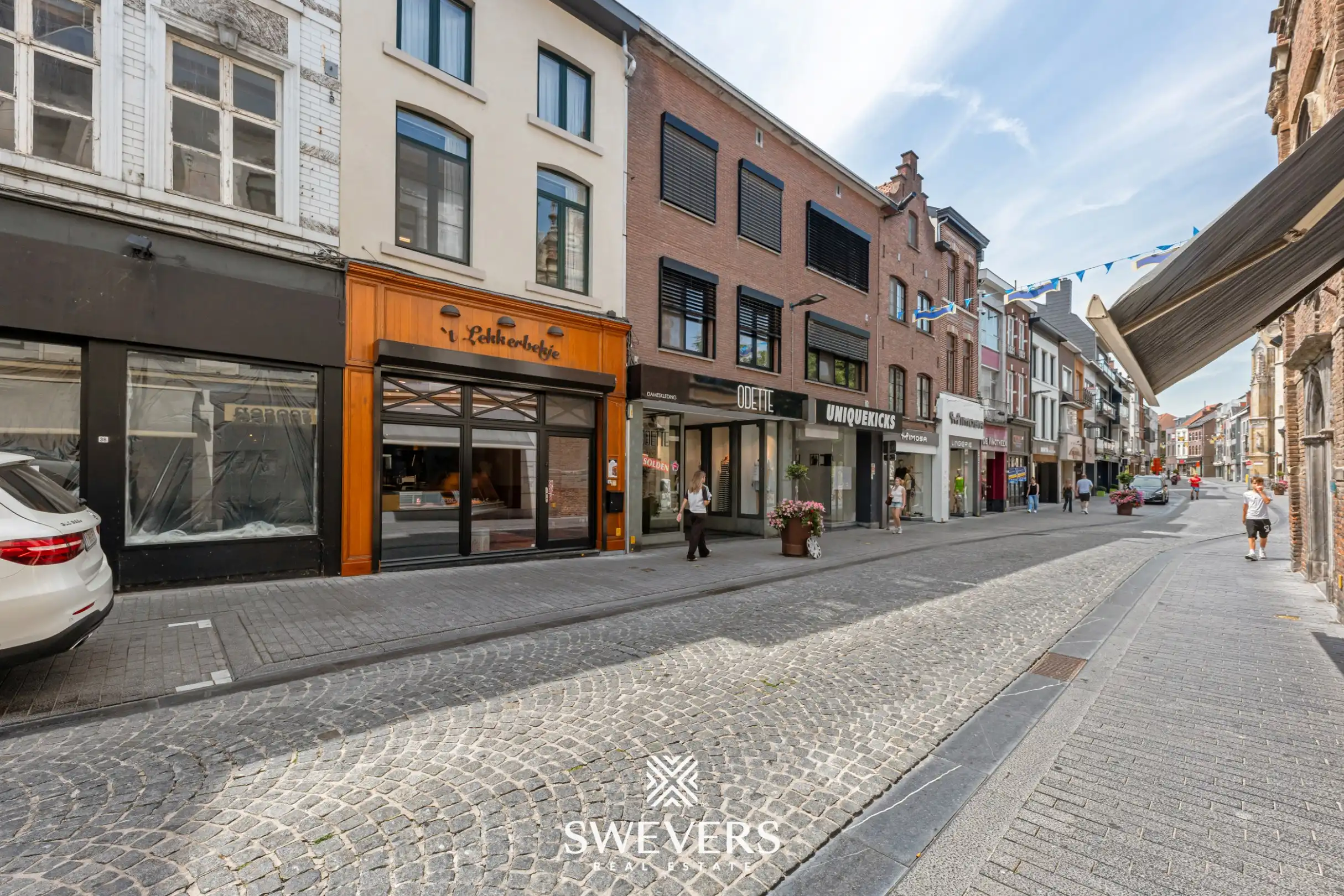 Instapklaar handelshuis op toplocatie met een oppervlakte van 272m2 foto 2