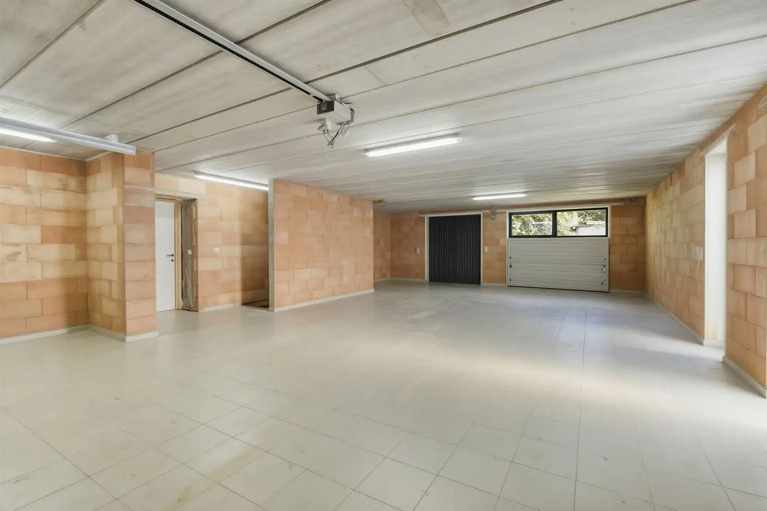 EEN WONING MET KARAKTER,  KLAAR OM TE SCHITTEREN ! foto 12