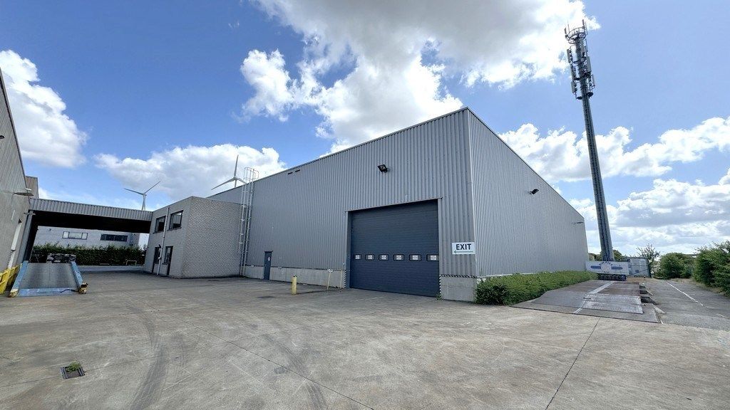 Industrieel bedrijfspand te huur aan N16 te Bornem foto {{pictureIndex}}