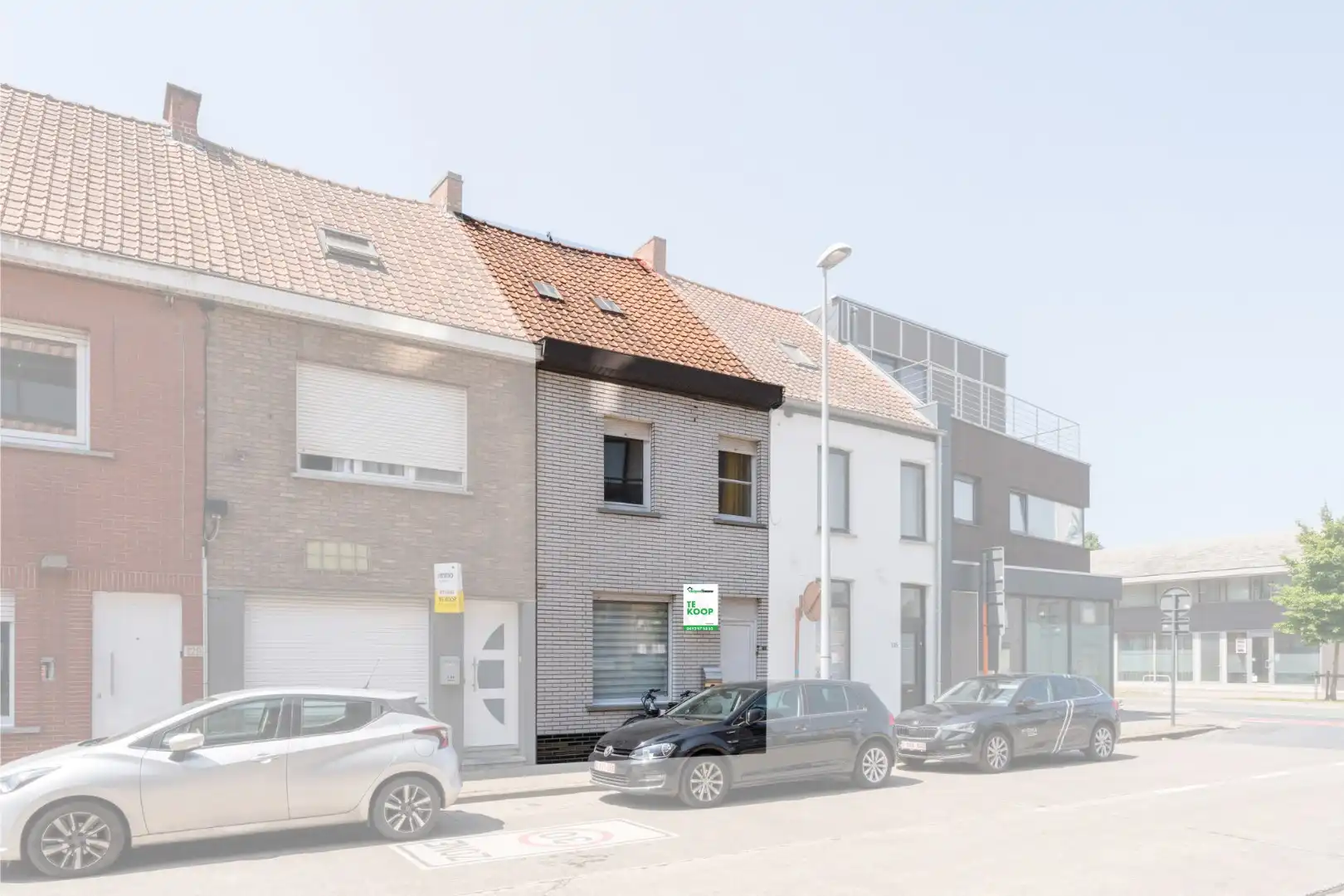Hoofdfoto van de publicatie: Centrale rijwoning met drie slaapkamers en terras in hartje Roeselare