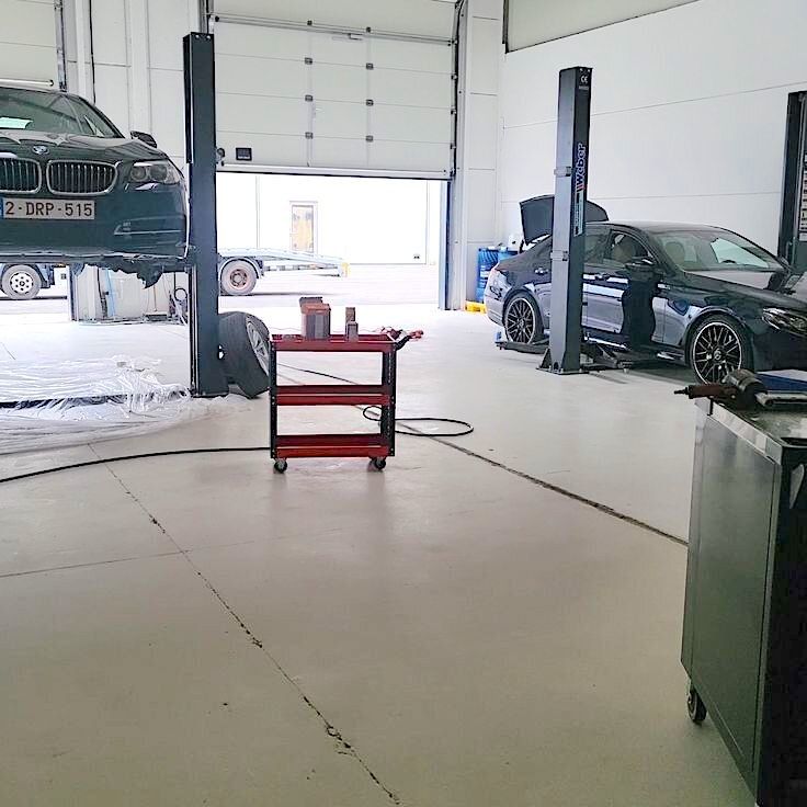 Instapklare KMO-unit (190m²) met tussenverdieping (60m²) en 2 voorbehouden parkeerplaatsen te koop in Middelkerke foto 8