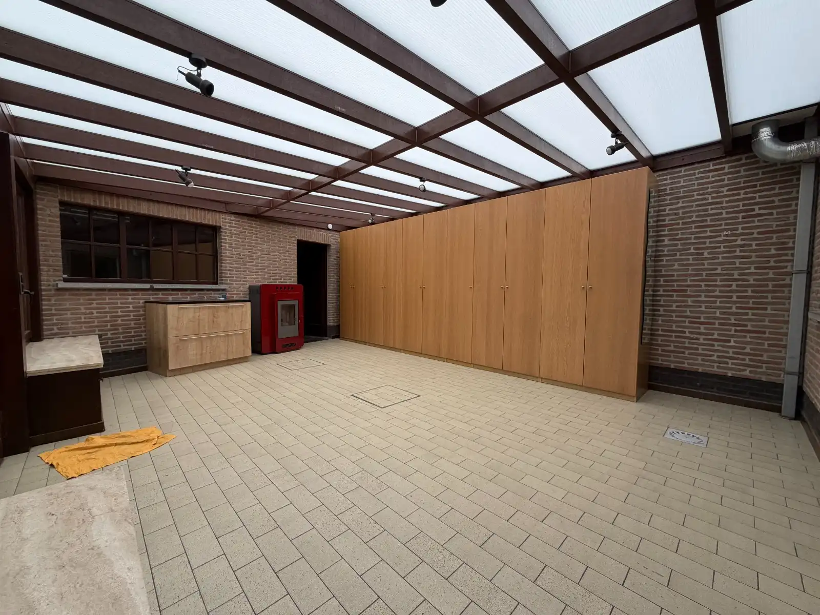 Ruime halfopen woning met 3 slaapkamers, garage en zonnige tuin in het centrum van Deinze foto 10