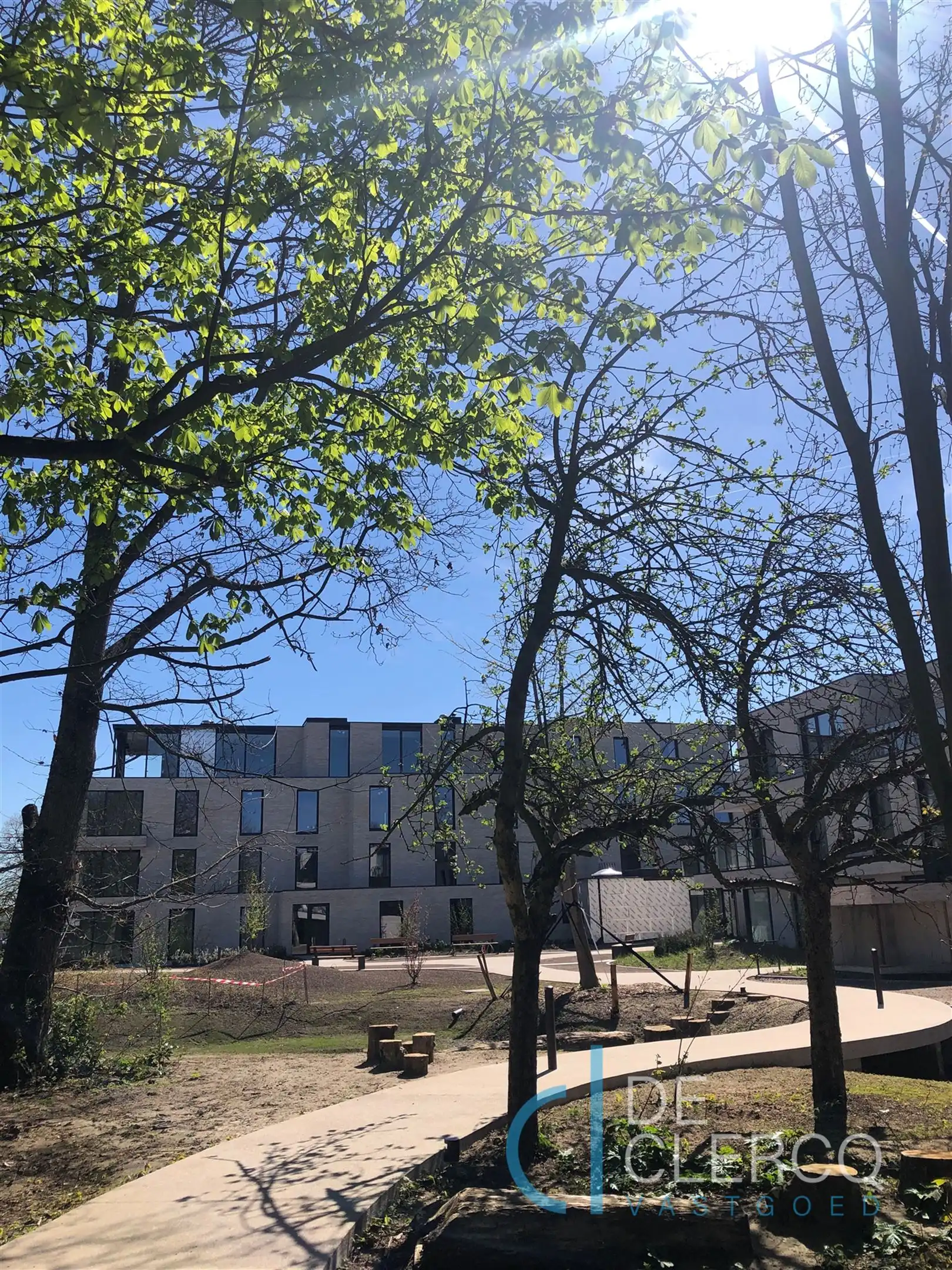 Gloednieuw gelijkvloers appartement in hartje Lochristi! foto 18