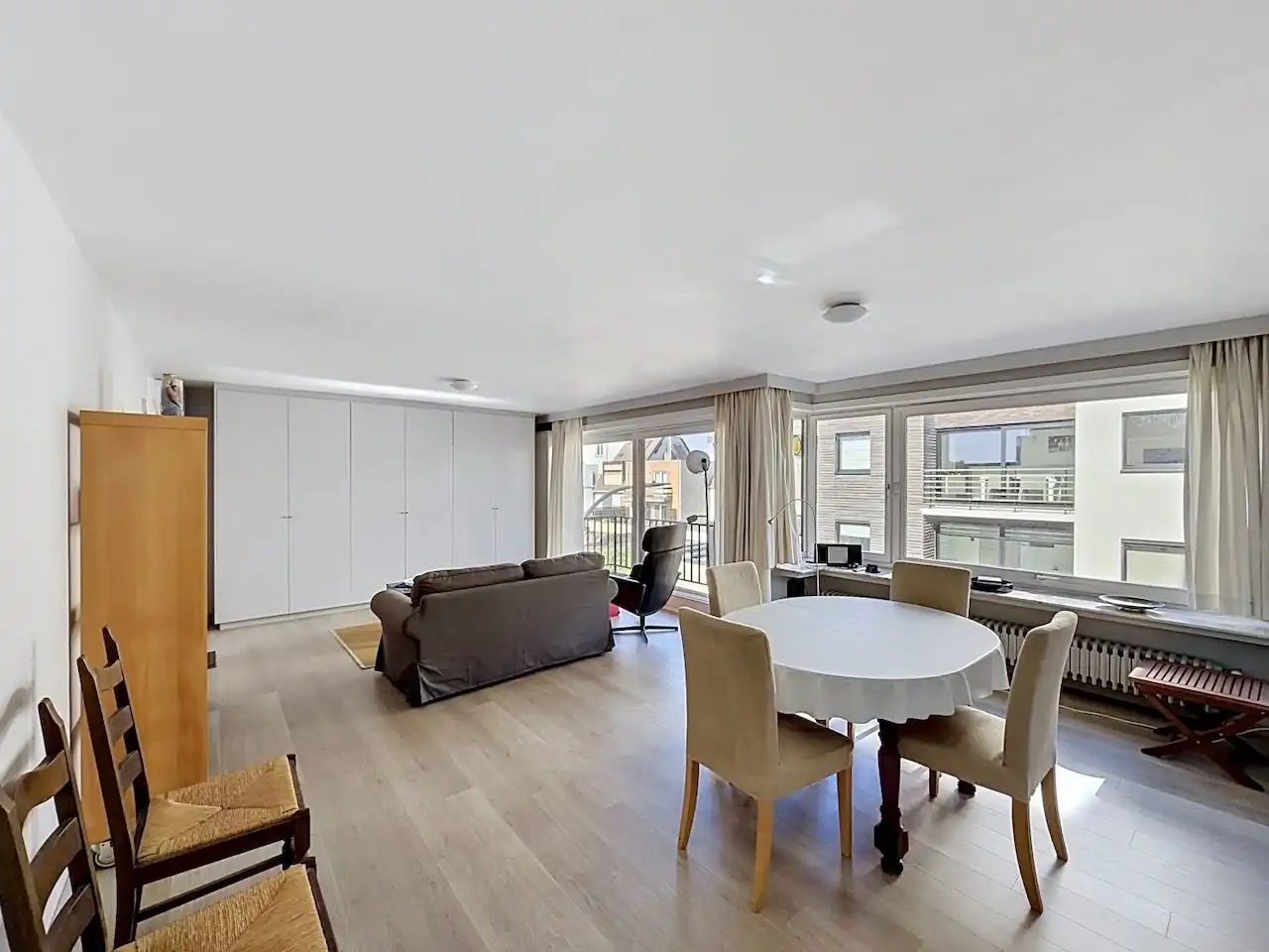 Bijzonder ruim en lichtrijk appartement op een boogscheut van de Zeedijk & Graaf d'Ursellaan foto 4