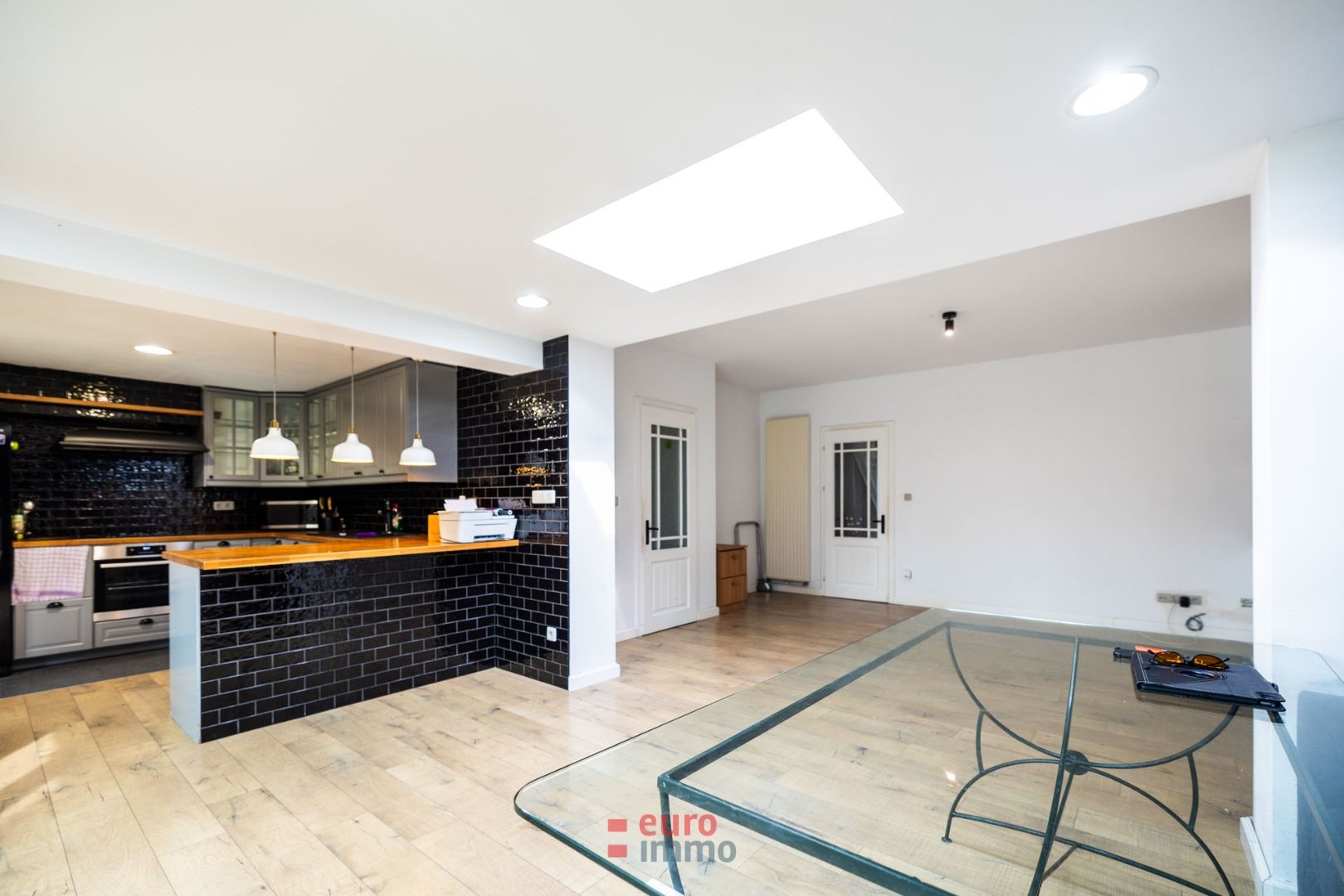 TOPVASTGOED TE NIEUWPOORT-STAD: ZEER RUIME, COMPLEET GERENOVEERDE RIJWONING MET GARAGE EN TUIN ! foto 4