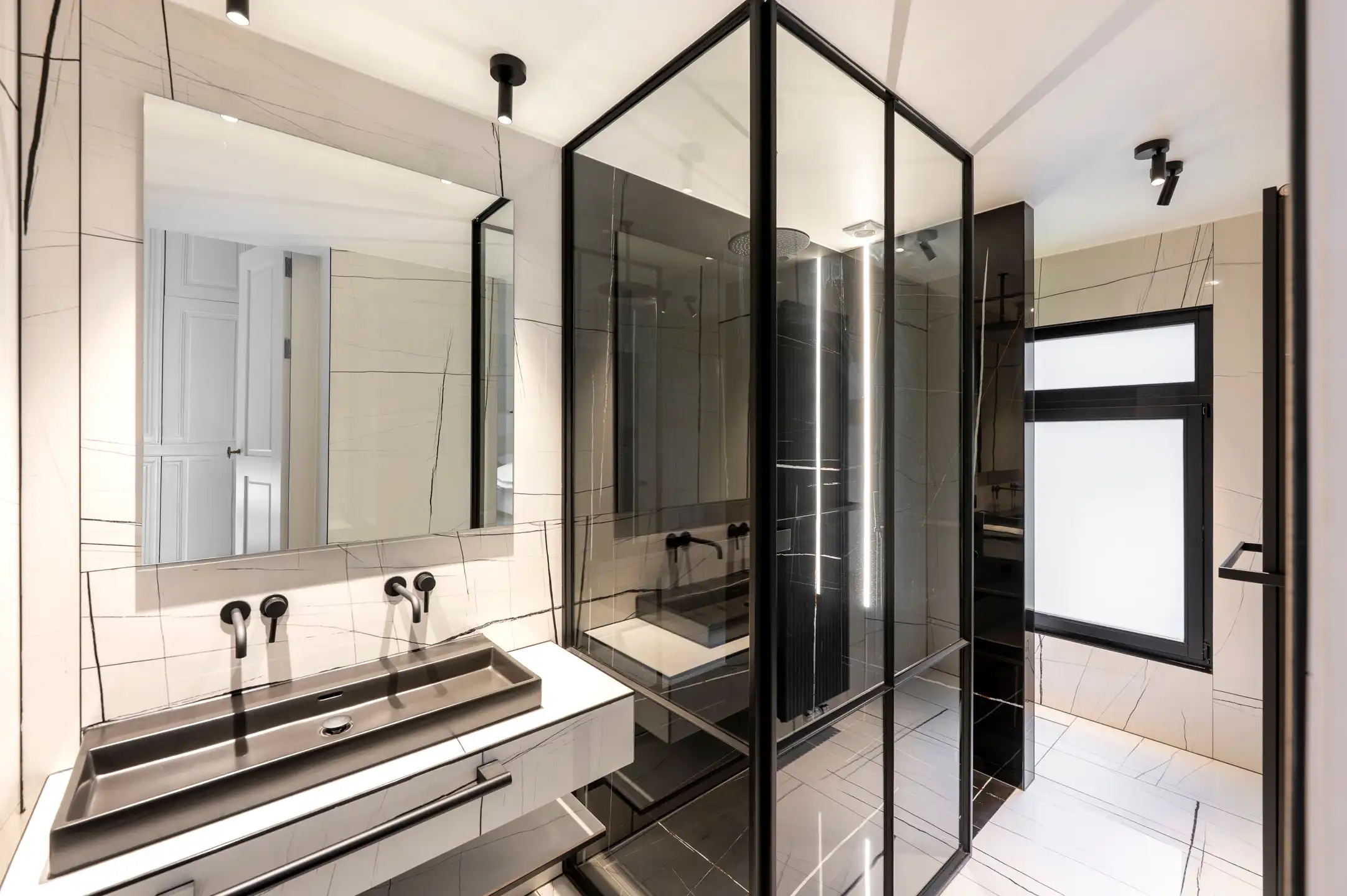 ANTWERPEN - Bijzonder herenhuis foto 20