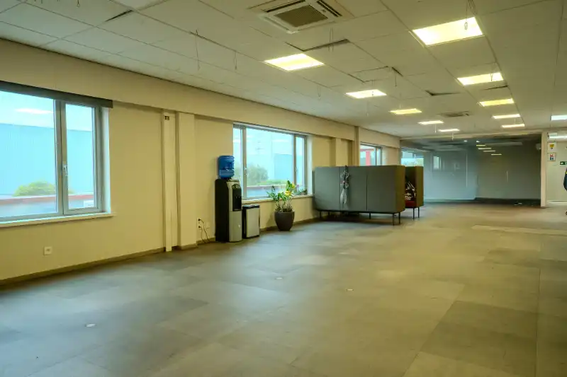 Bedrijfsgebouw te huur foto 8