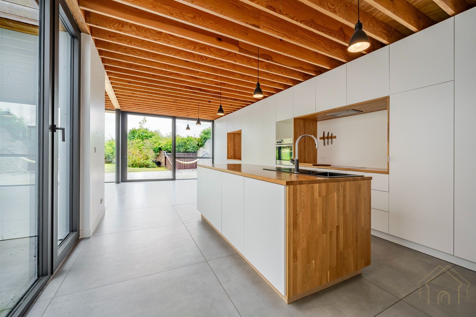 Instapklare, energiezuinige woning met grote tuin in hartje Menen foto 3
