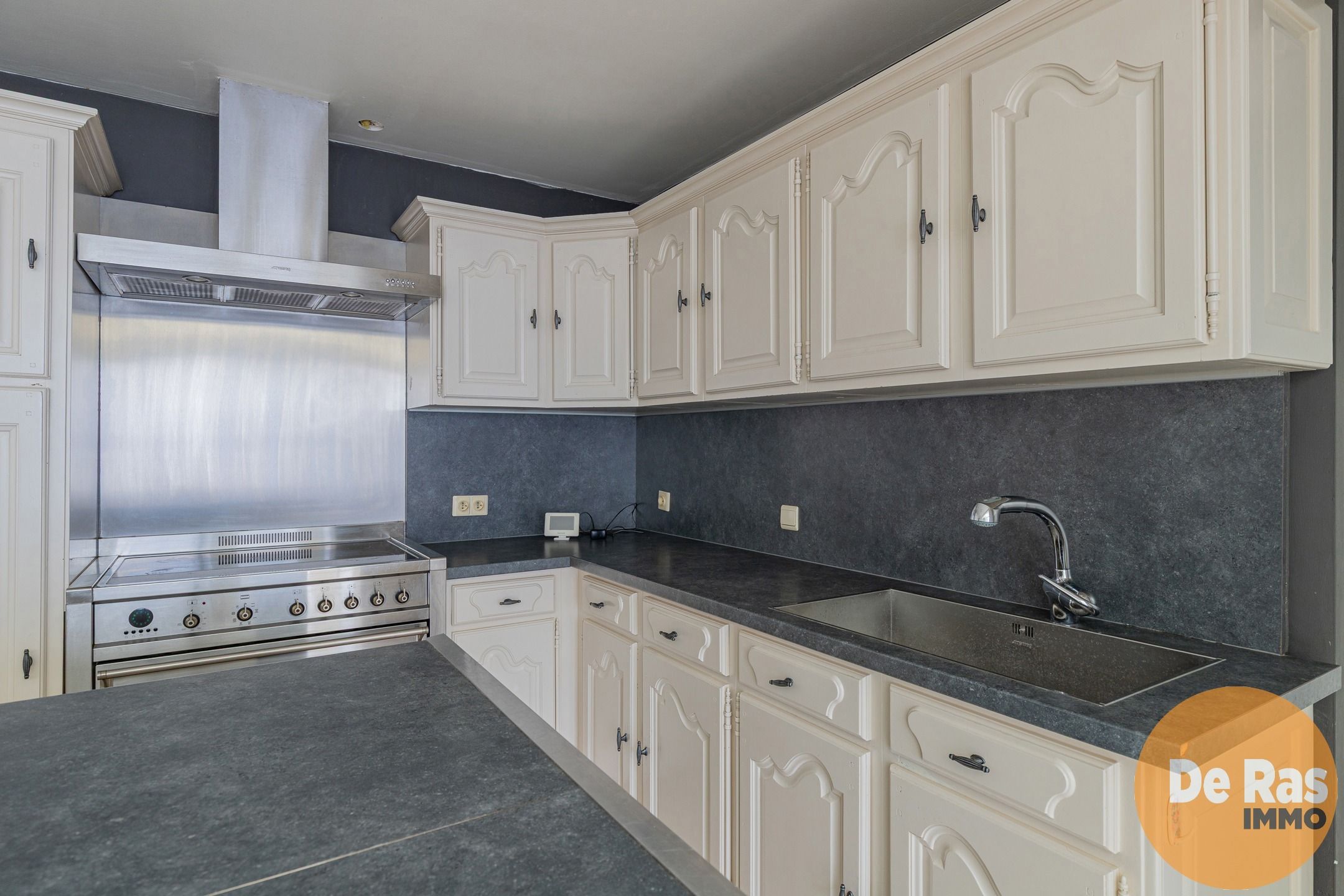  ERONDEGEM- Instapklare woning met grote tuin  foto 10