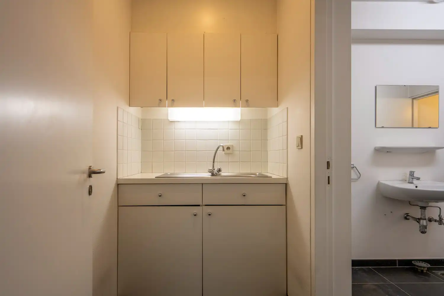 RUIME KANTOORRUIMTE 203 m² MET GARAGEBOX foto 16