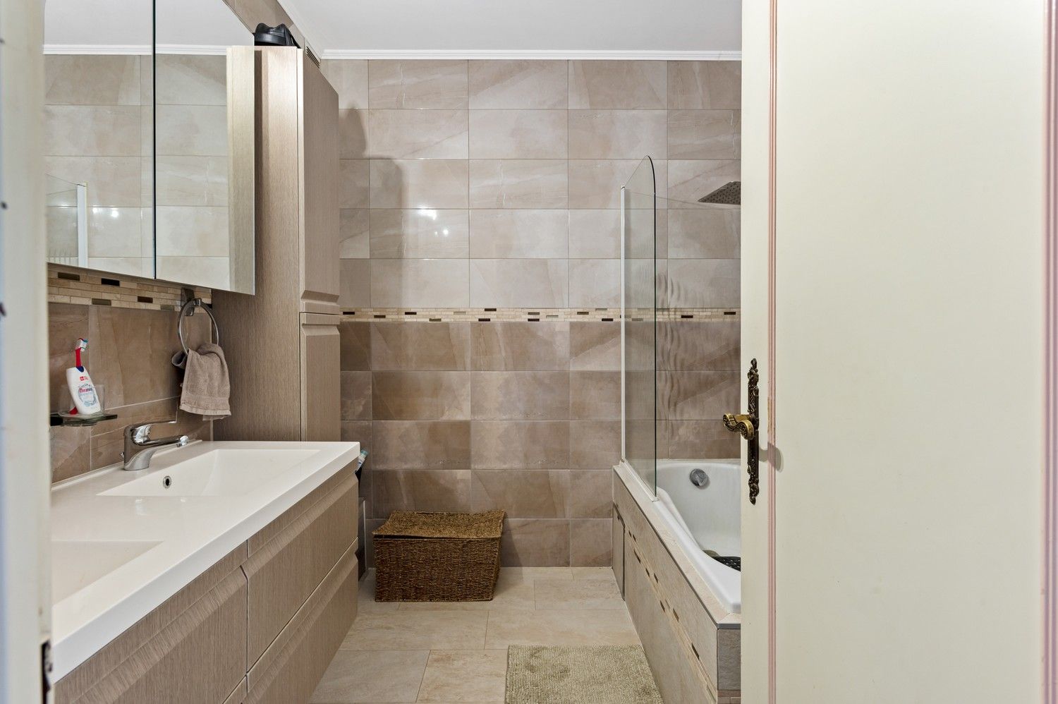 Instap klaar 2 slaapkamer appartement in Borgerhout te koop! foto 14