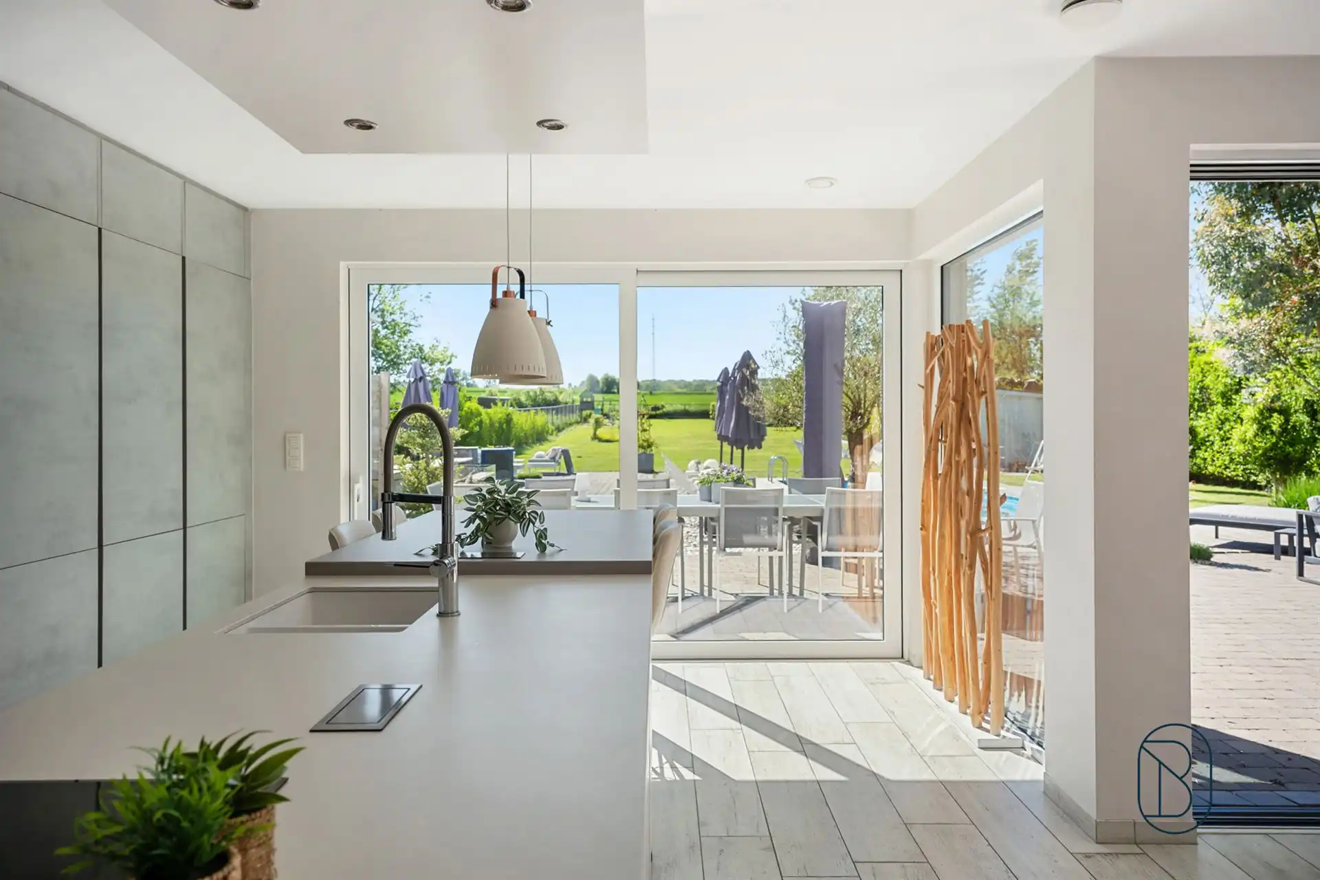 Exclusieve villa met 7 slpk, zwembad en tuin met open zicht foto 9