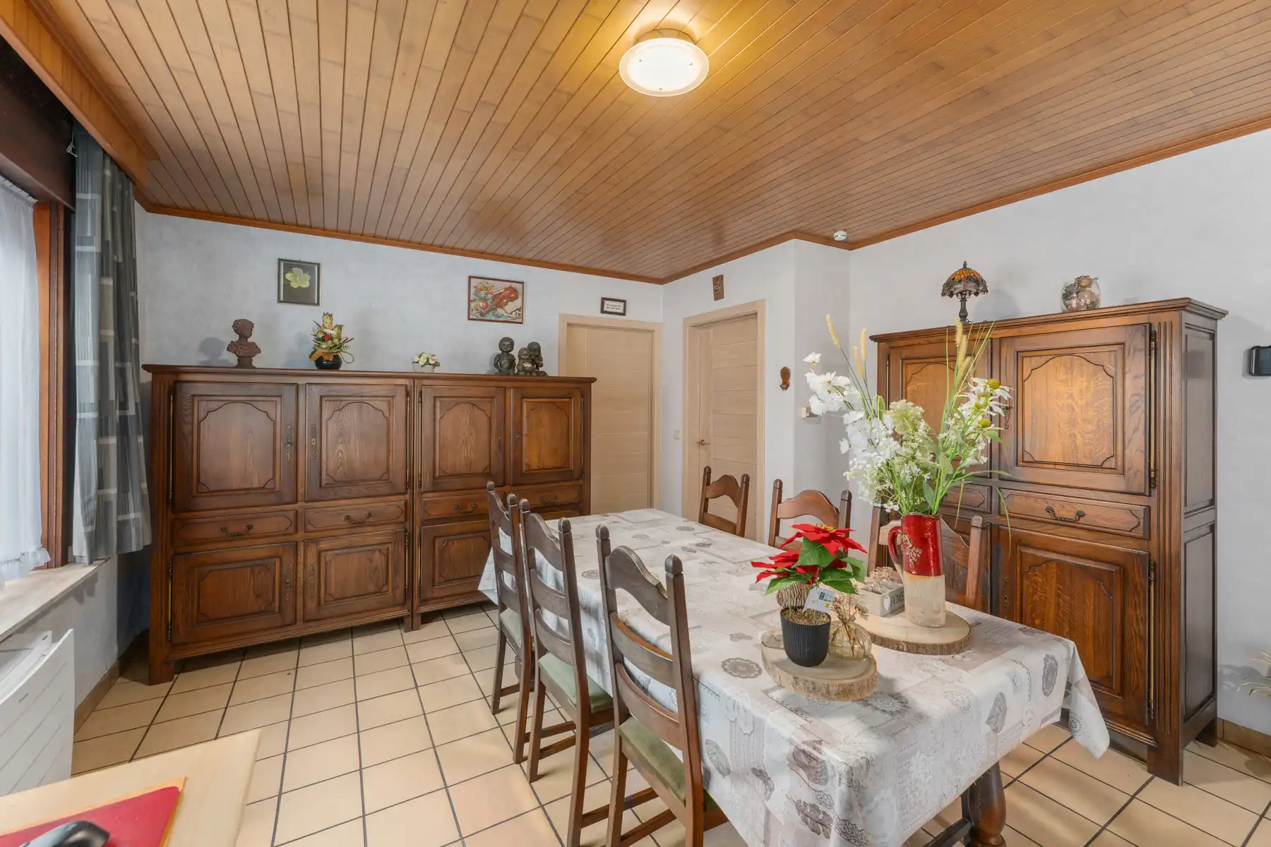 Alleenstaande woning op ruim perceel van 756 m² foto 8