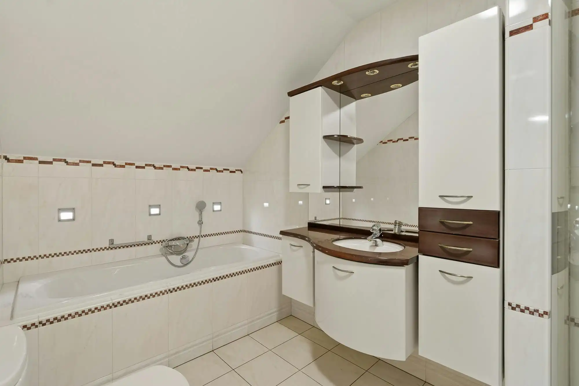 residentieel gelegen villa op 3490 m² te koop in Lichtaart foto 18