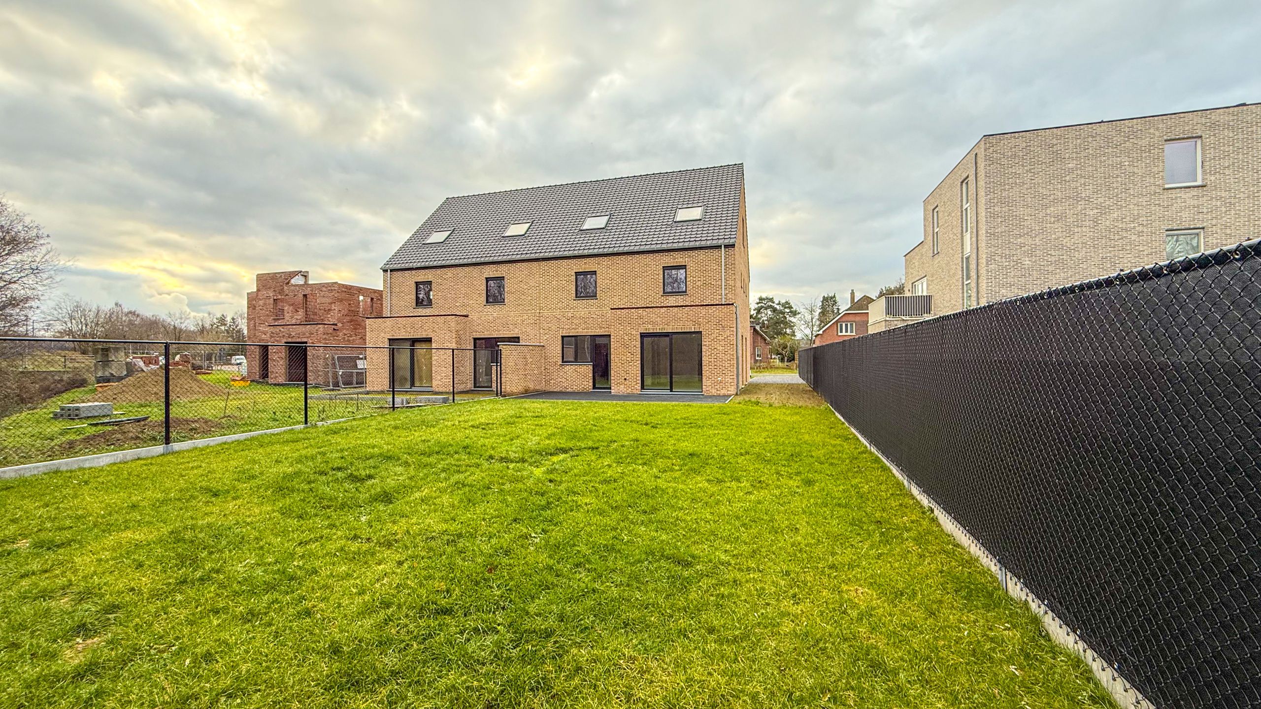 Volledig afgewerkte landelijke woning aan 2% Registratie! foto 39