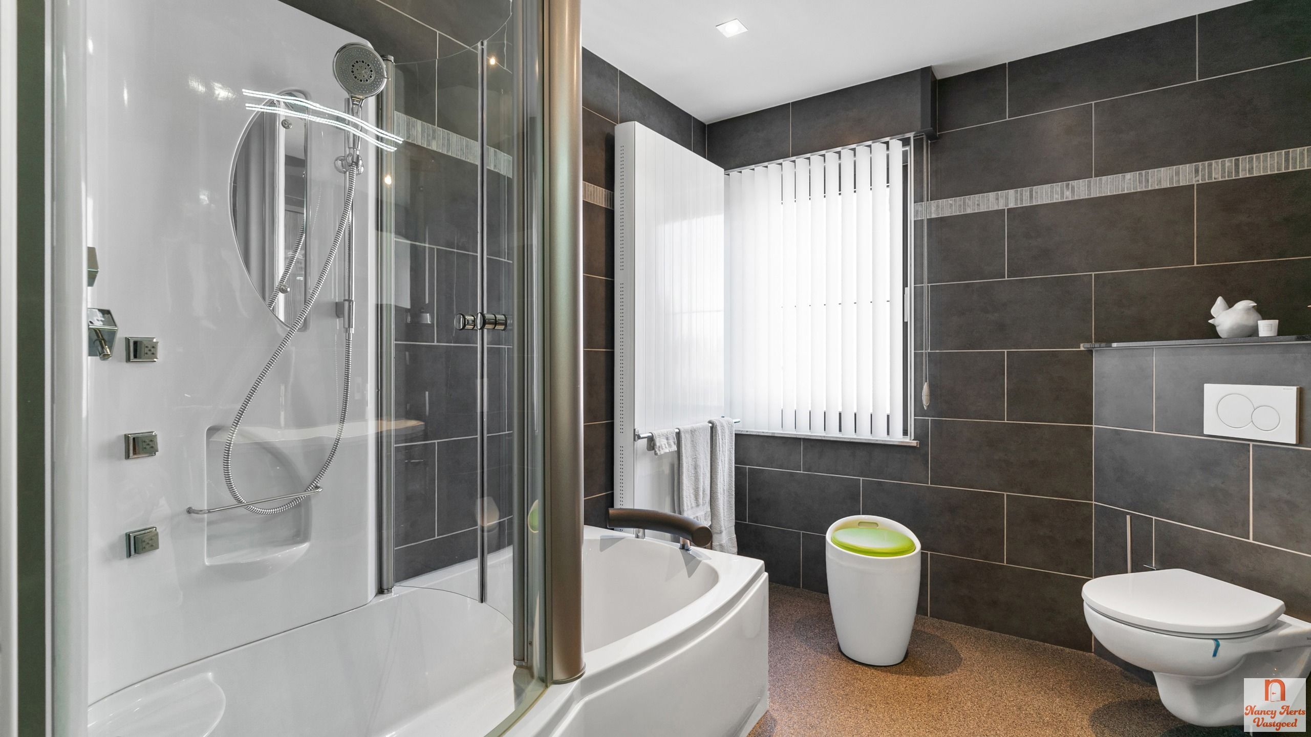 Grondig gerenoveerde woning met kwaliteitsafwerking foto 41