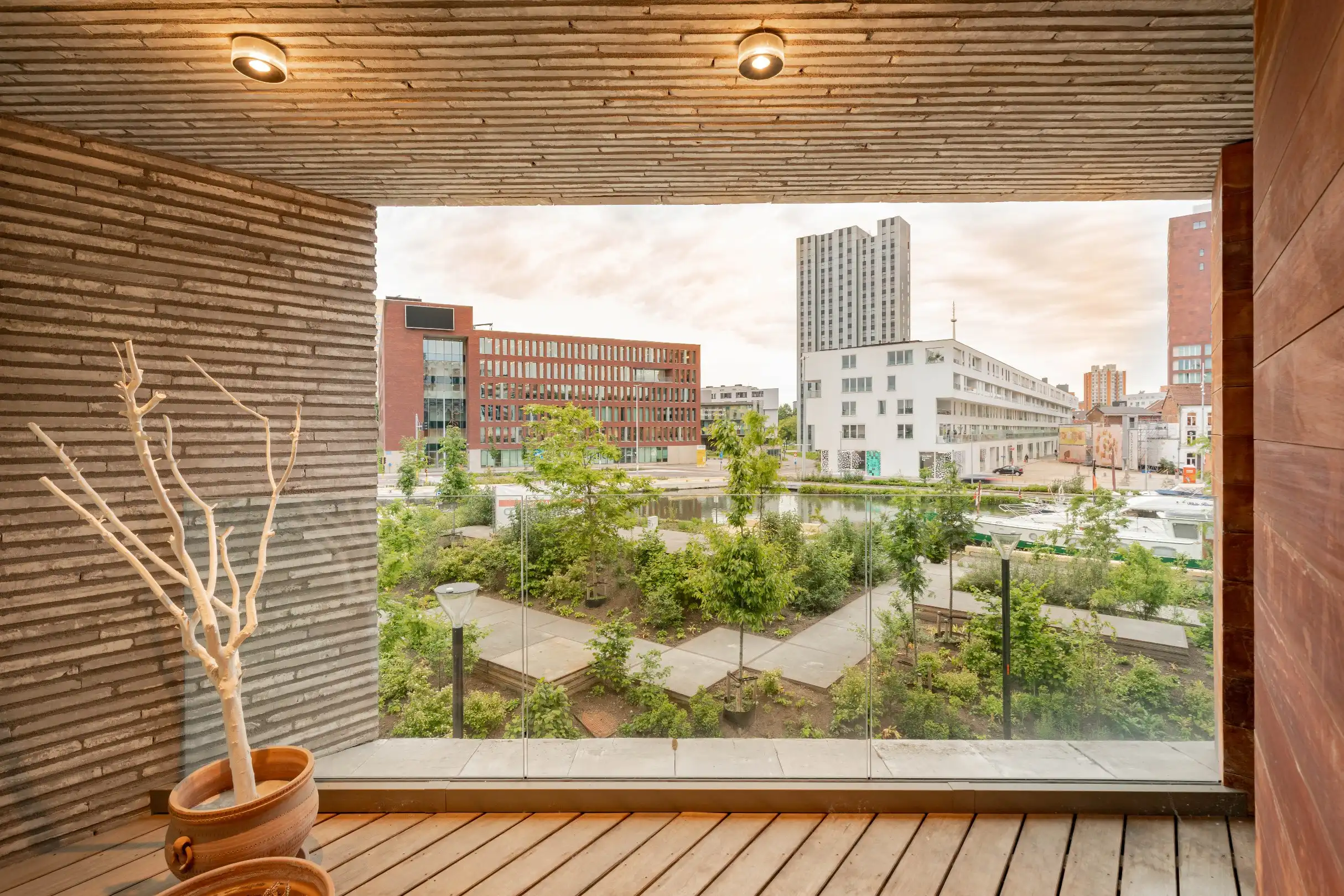 Gemeubeld 2-slaapkamer appartement aan de Vaartkom! foto 3