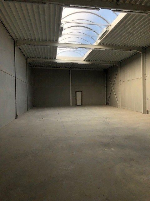 Recent magazijn (240 m²) te Oeselgem foto 2