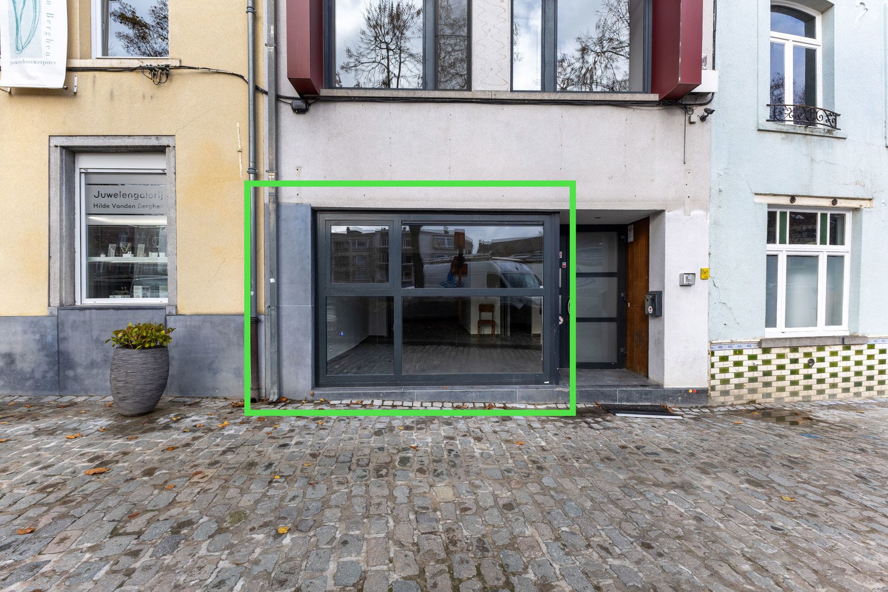 Commercieel gelijkvloers met duplex in centrum Halle foto 2