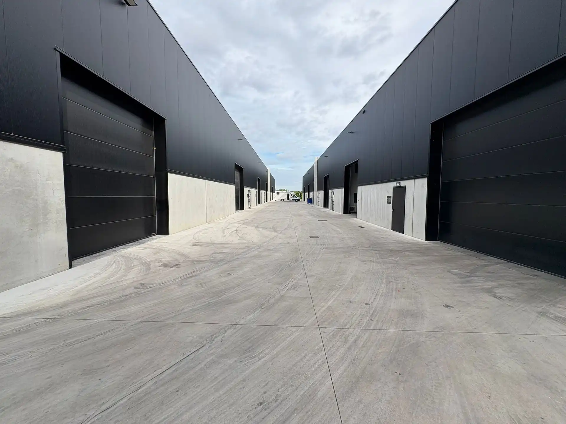 Nieuwbouw KMO-unit 280m² te huur Buggenhout foto 2