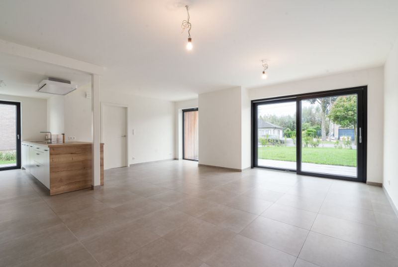 Dit appartement is gelegen langsheen de Langerbrugsestraat te Evergem. foto 2