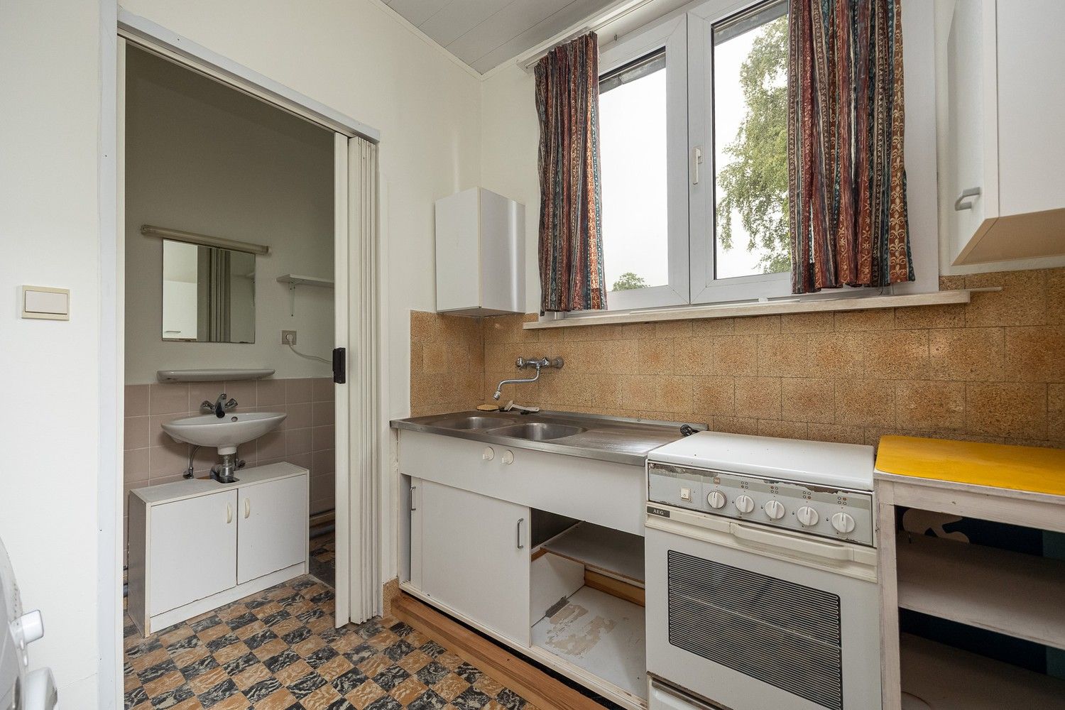 Te renoveren opbrengsteigendom met 3 éénslaapkamerappartementen nabij het Boekenbergpark foto 13