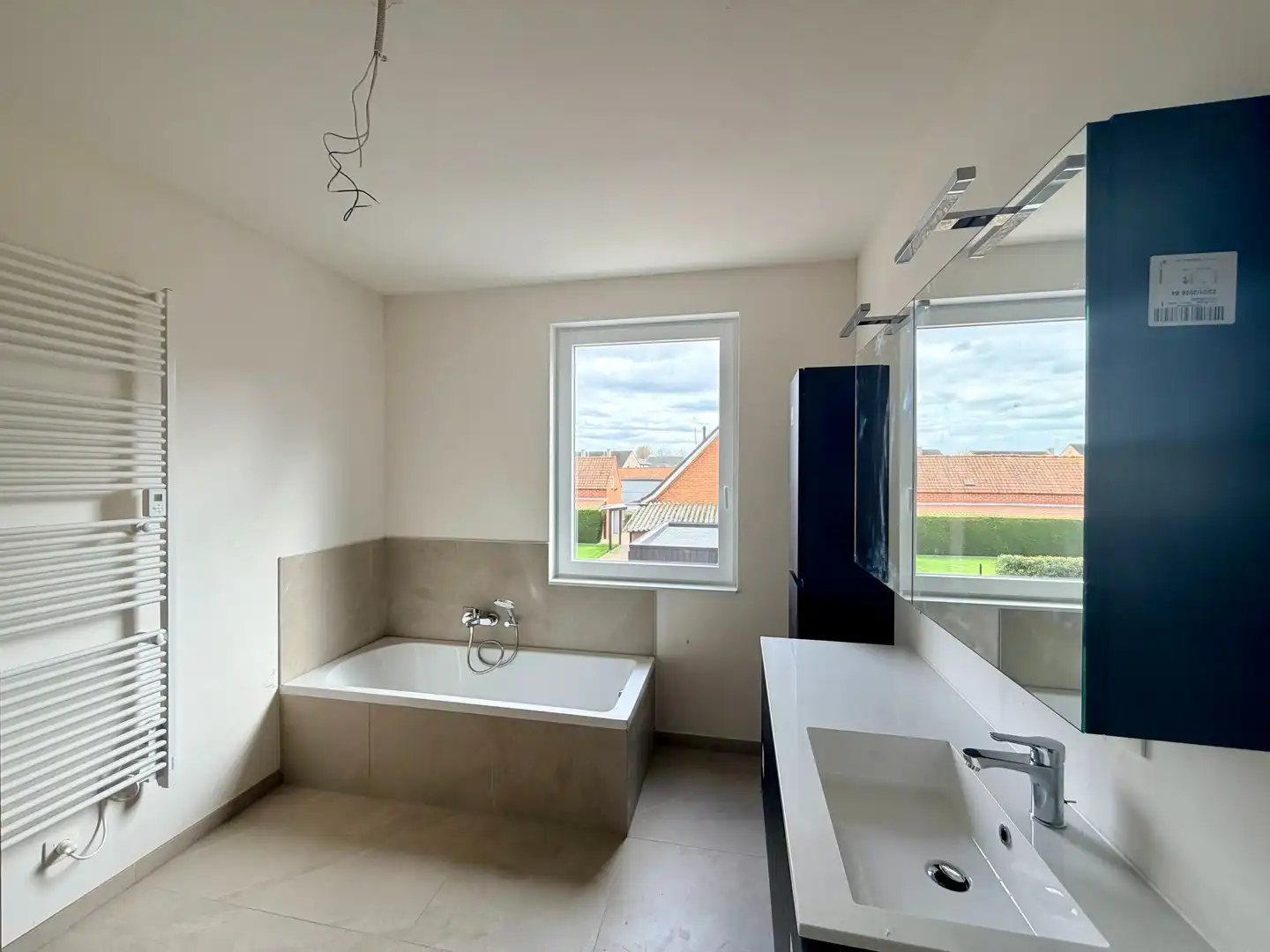 Uitzonderlijk ruime halfopen woning! foto 22