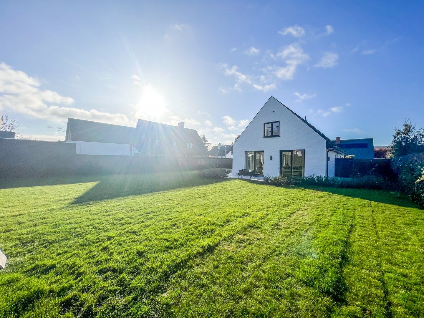 Volledig gerenoveerde, alleenstaande villa met zwembad rustig gelegen aan de rand van Knokke. foto 22