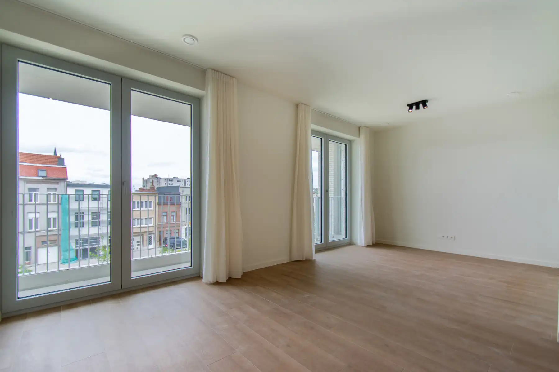 Lichtrijk nieuwbouw duplex met 2 kamers en 2 terrassen foto 3