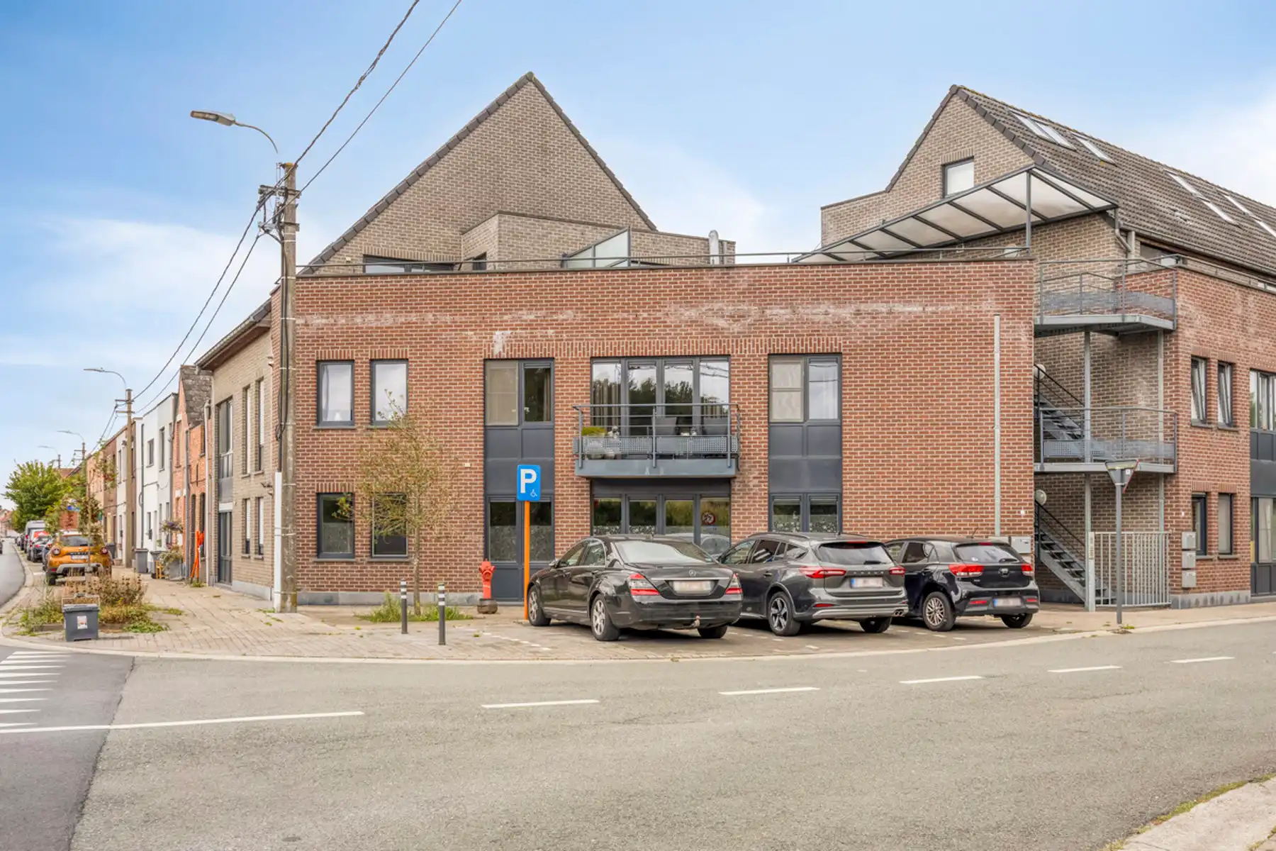Energiezuinig Gelijkvloers appartement + garage  foto {{pictureIndex}}