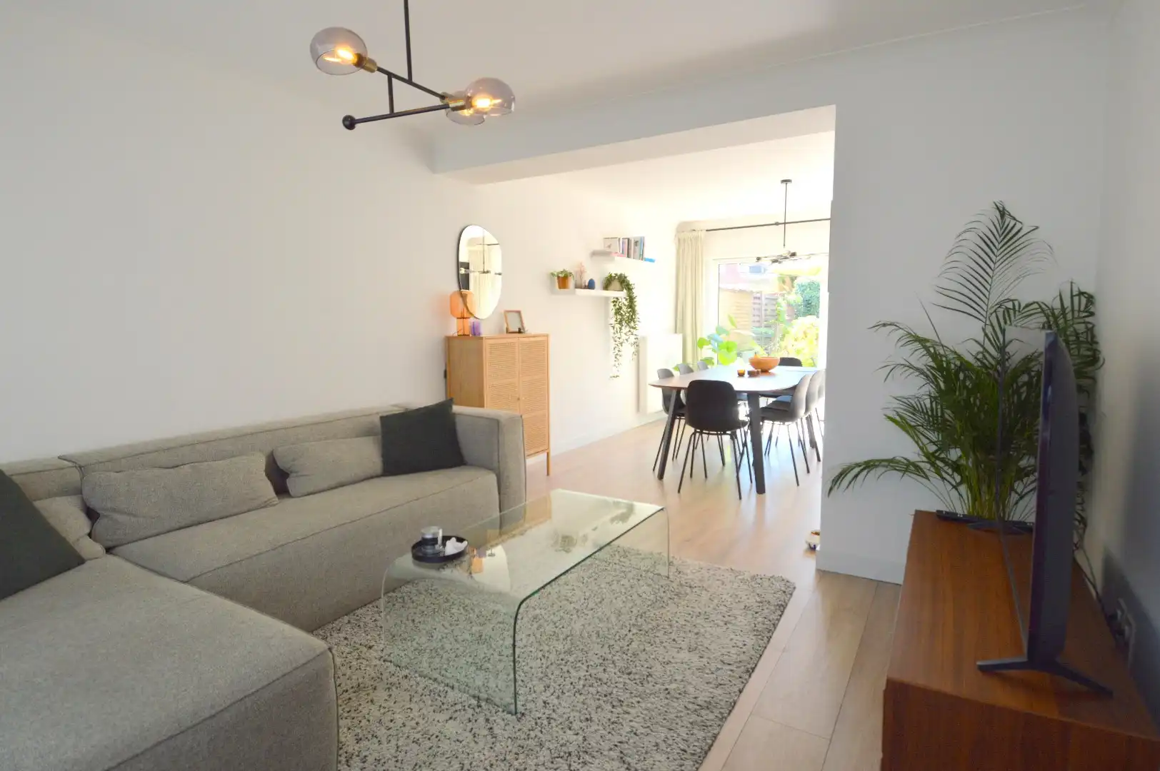 Gerenoveerde woning met 3 slaapkamers en zuidgerichte tuin te Kortrijk foto 2