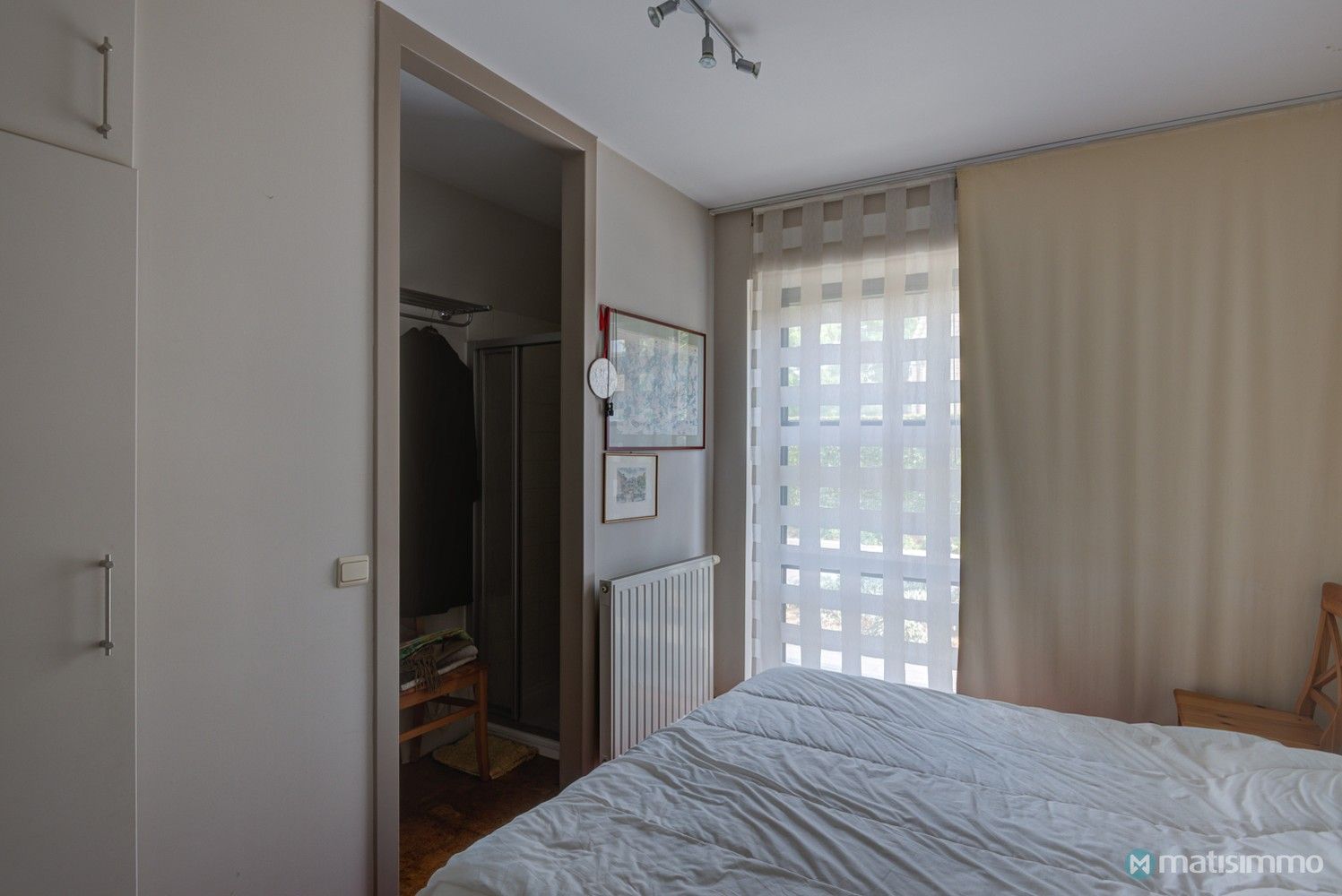 GELIJKVLOERS APPARTEMENT MET TUIN EN TWEE SLAAPKAMERS NABIJ HET STADSCENTRUM VAN BILZEN foto 16