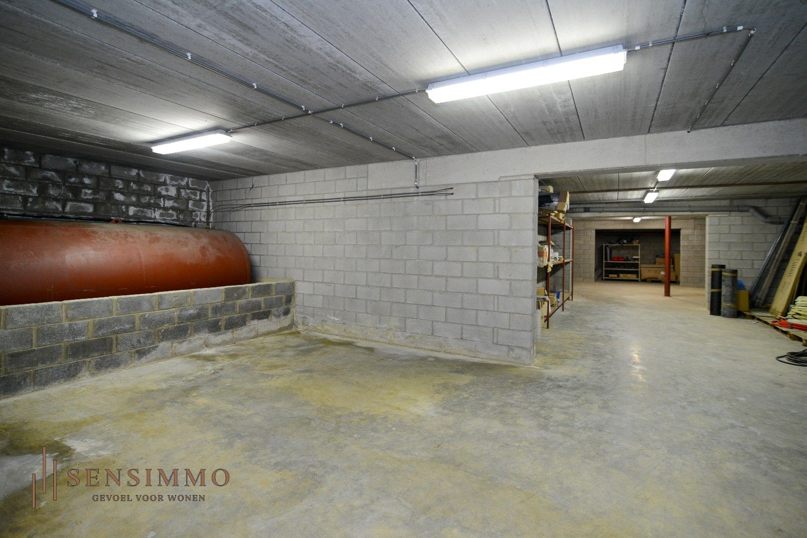 INVESTEERDERSOPPORTUNITEIT - GEBOUW MET TOONZAAL + 4 APPARTEMENTEN + MAGAZIJN + GARAGEBOXEN + BOUWGROND foto 18