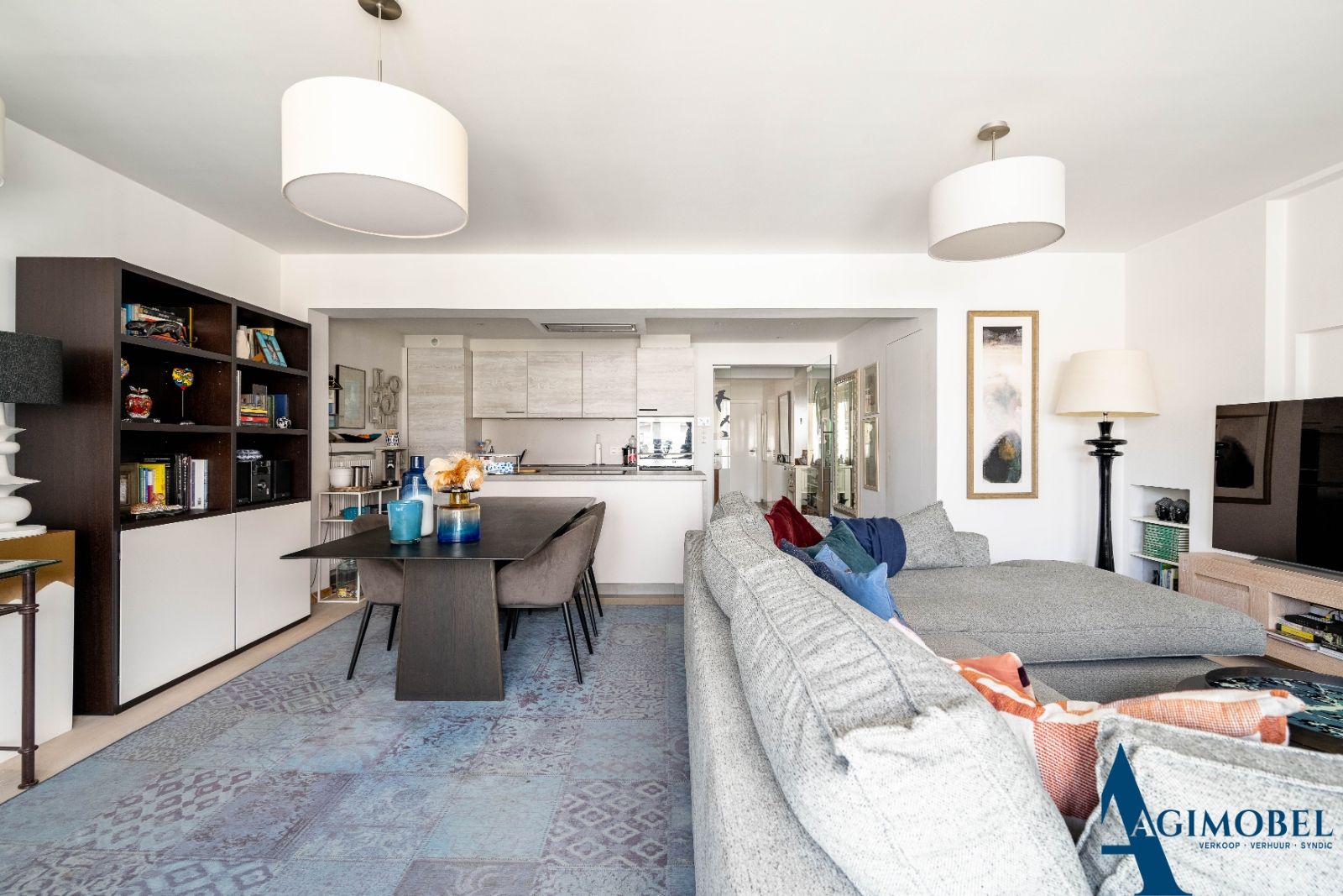 Stijlvol 2-slaapkamer appartement met royale gevelbreedte van 6,75 m, pal op de Lippenslaan. foto 7
