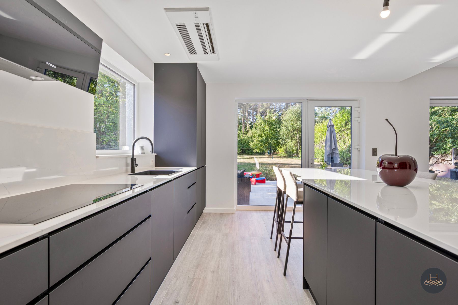 Energiezuinige gerenoveerde villa op een zeer ruim perceel foto 9
