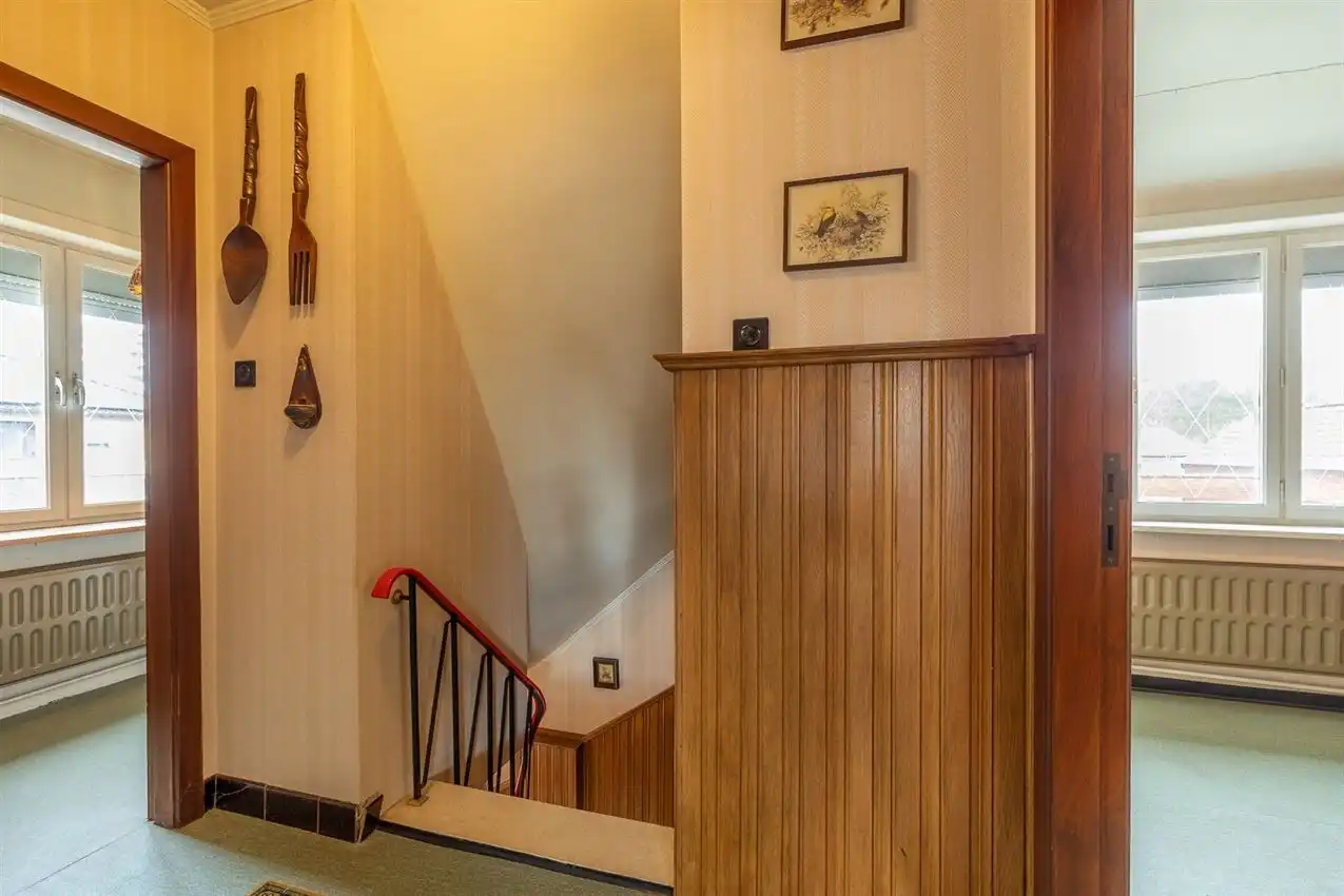 Vlakbij ingang merodebossen, soldie woning met potentieel foto 17