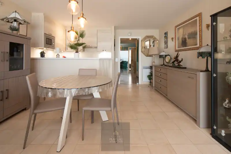 Ruim doorloop-appartement met 2 slaapkamers in de vernieuwde residentie Scorpio op de zeedijk te Nieuwpoort-Bad. foto 16