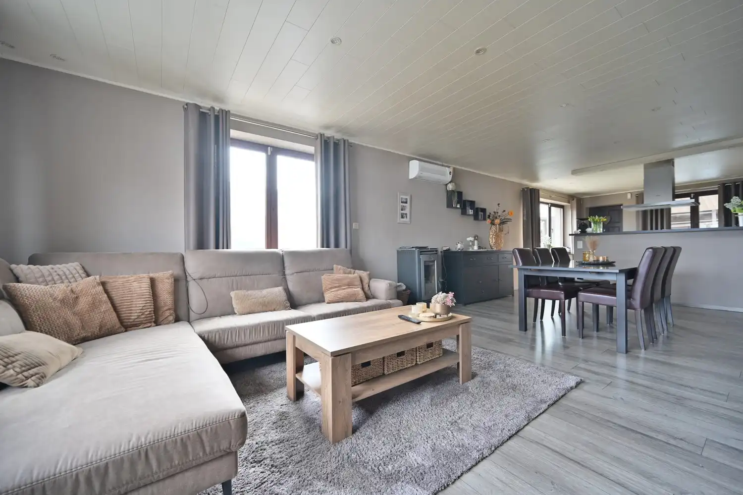 Woning met bedrijfshal op volledig omheind perceel foto 15