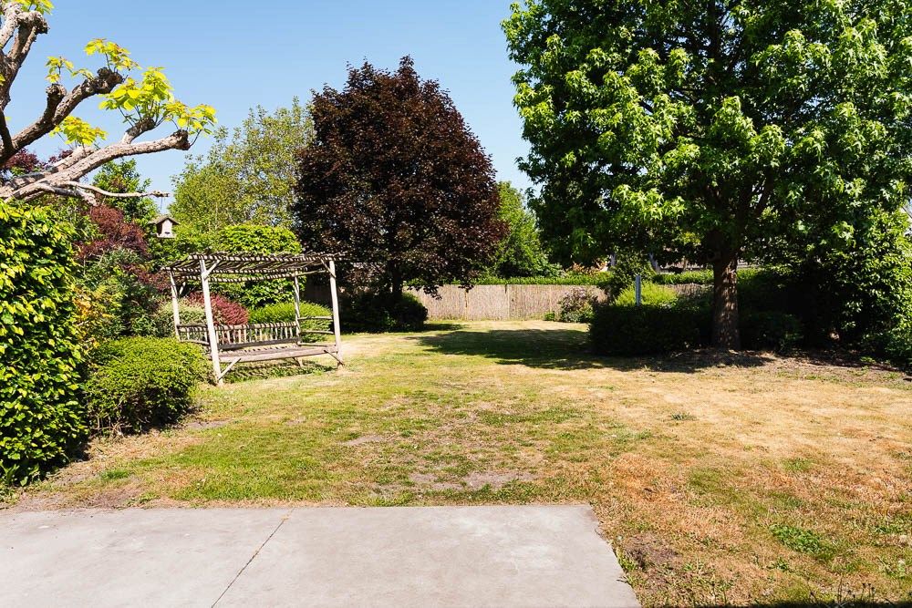 Instapklare villa op 817 m² met ruime tuin in Zeveneken (Lochristi) foto 9