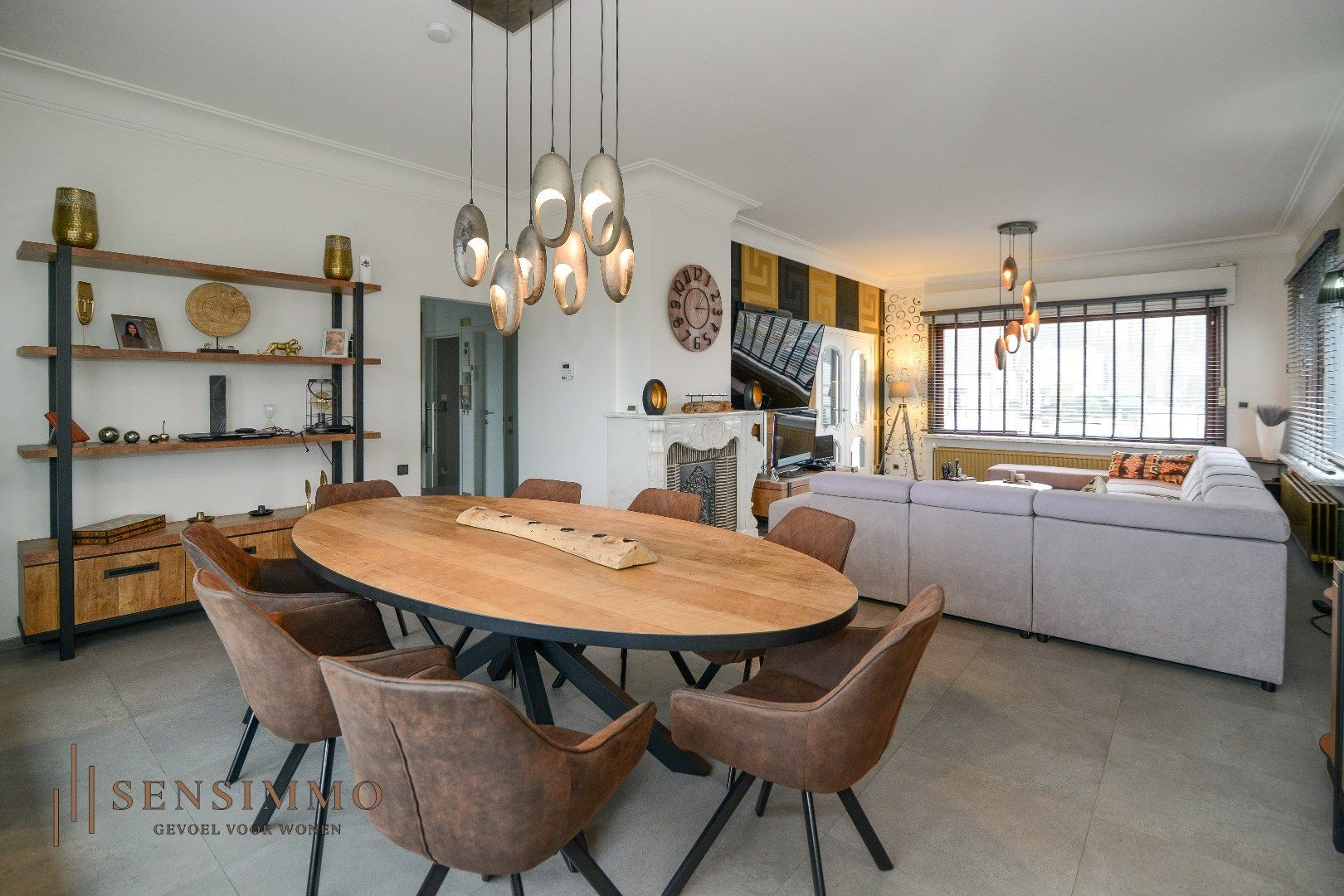 Unieke jaren ’70 woning met moderne upgrades en commerciële mogelijkheden foto {{pictureIndex}}
