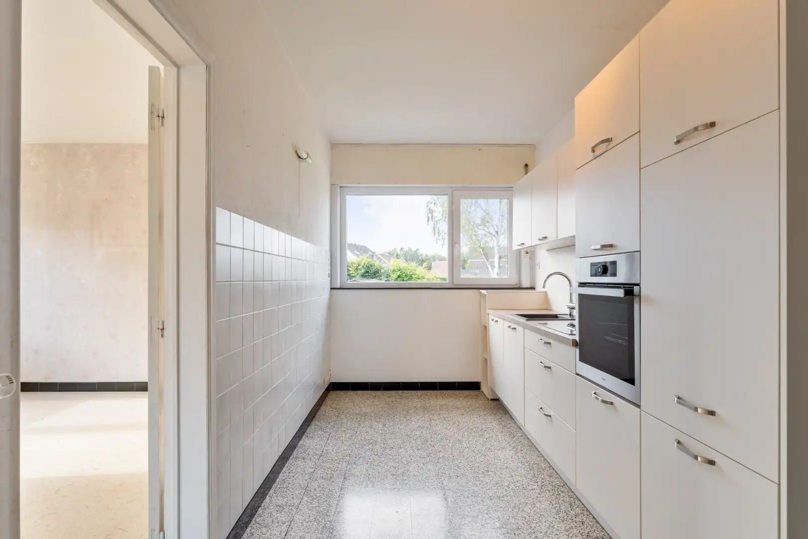 Ruime gezinswoning op een perceel van 9a60ca met 4 slaapkamers en een inpandige garage nabij het centrum van Opoeteren foto 9