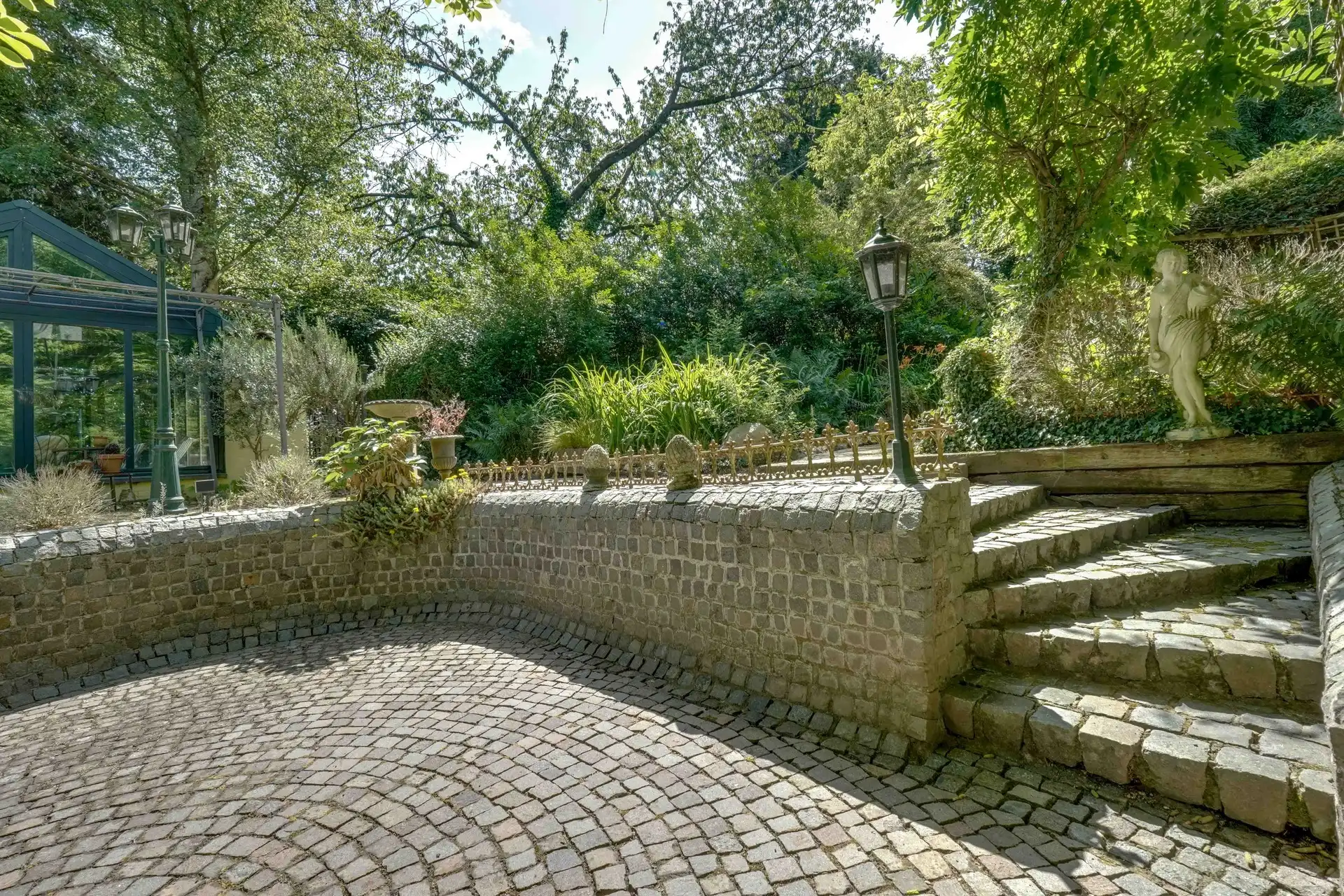 EXCLUSIEVE VILLA IN DOODLOPENDE STRAAT foto 49