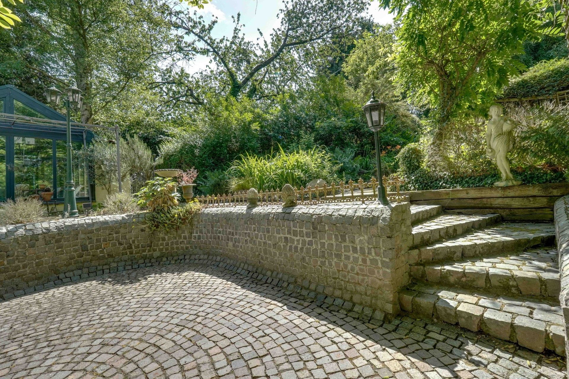 EXCLUSIEVE VILLA IN DOODLOPENDE STRAAT foto 49